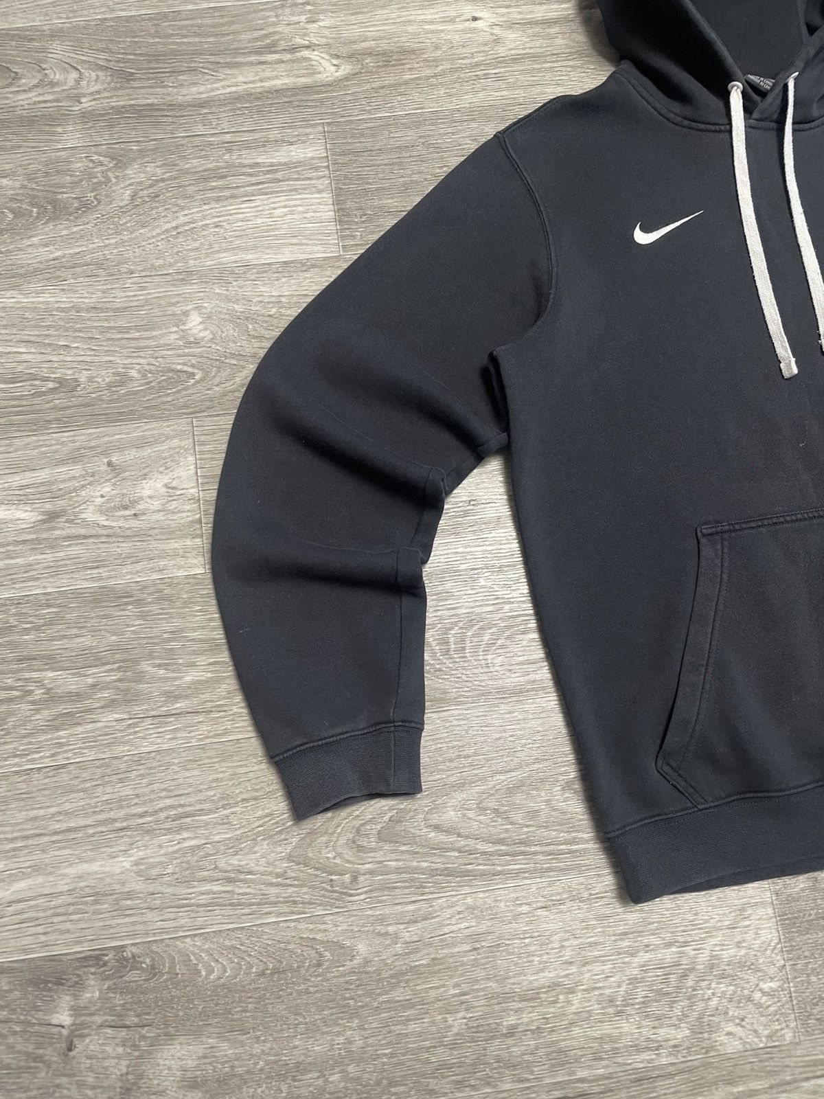 Nike Vintage Nike Black Hoodie Swoosh Logo Y2K Size US S / EU 44-46 / 1 - 4 Thumbnail