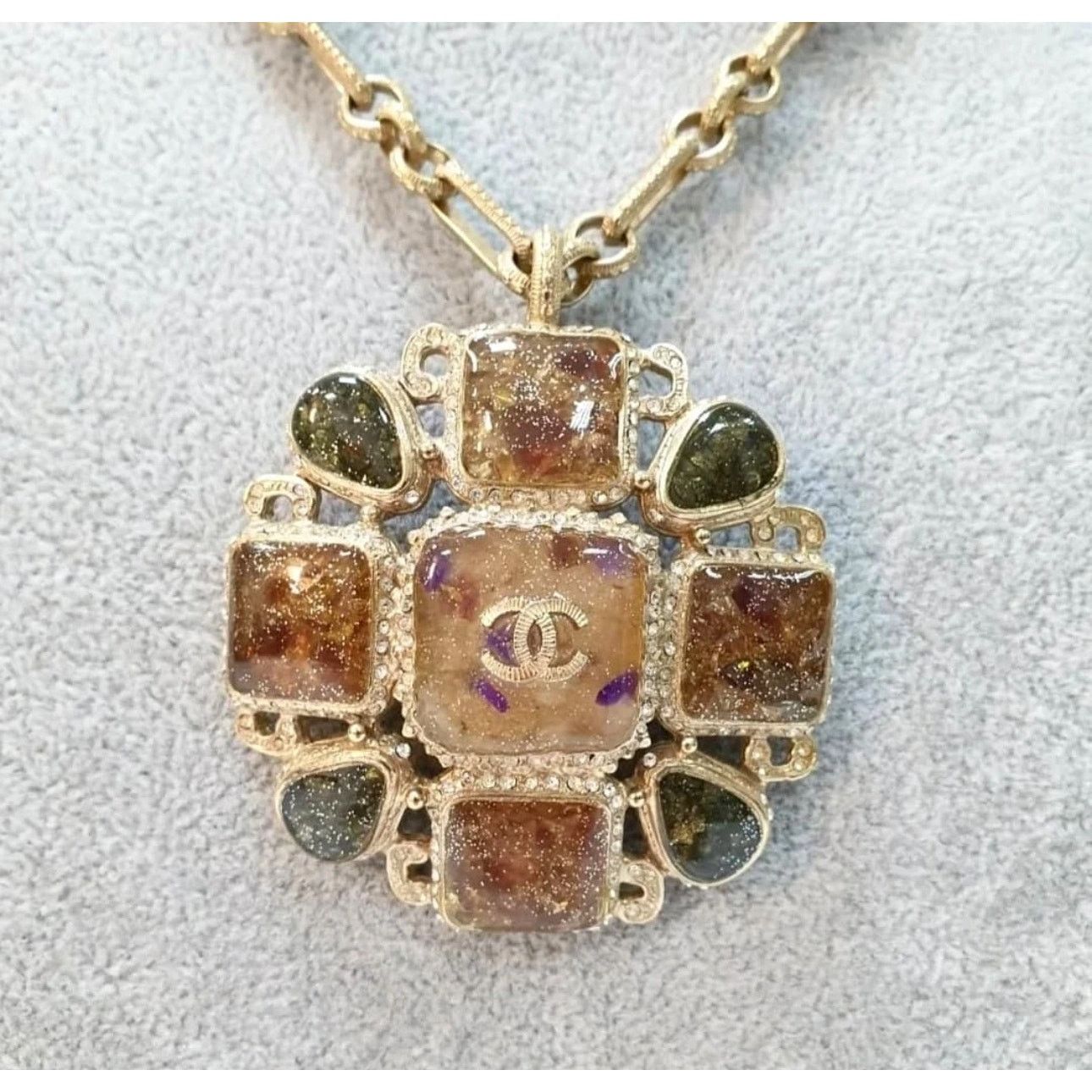 Chanel Chanel Gripoix & Strass CC Pendant Necklace Size ONE SIZE - 2 Thumbnail