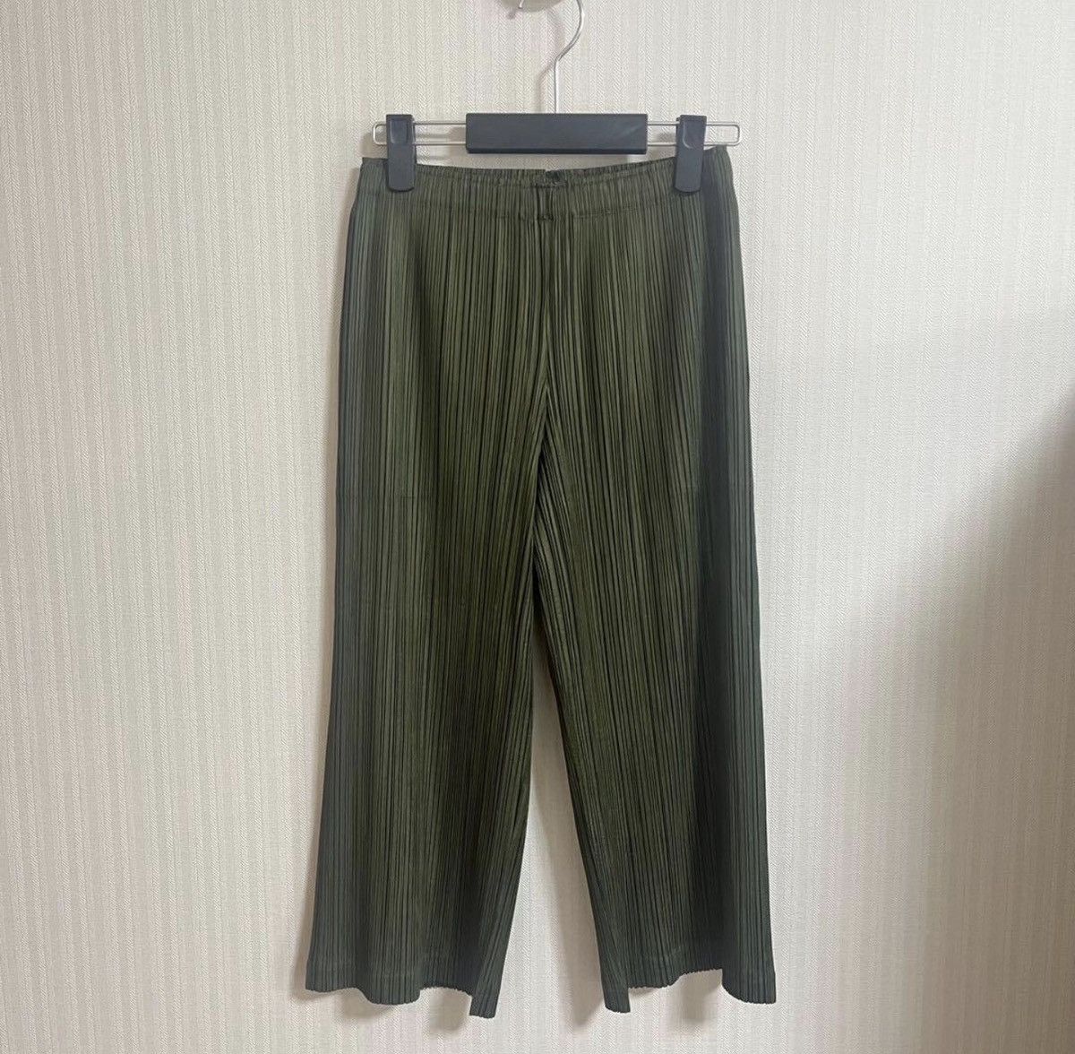 Pleats Please Issey Miyake PLEATS PLEASE Issey Miyake Cropped Pants Size 26" / US 2 / IT 38 - 1 Thumbnail