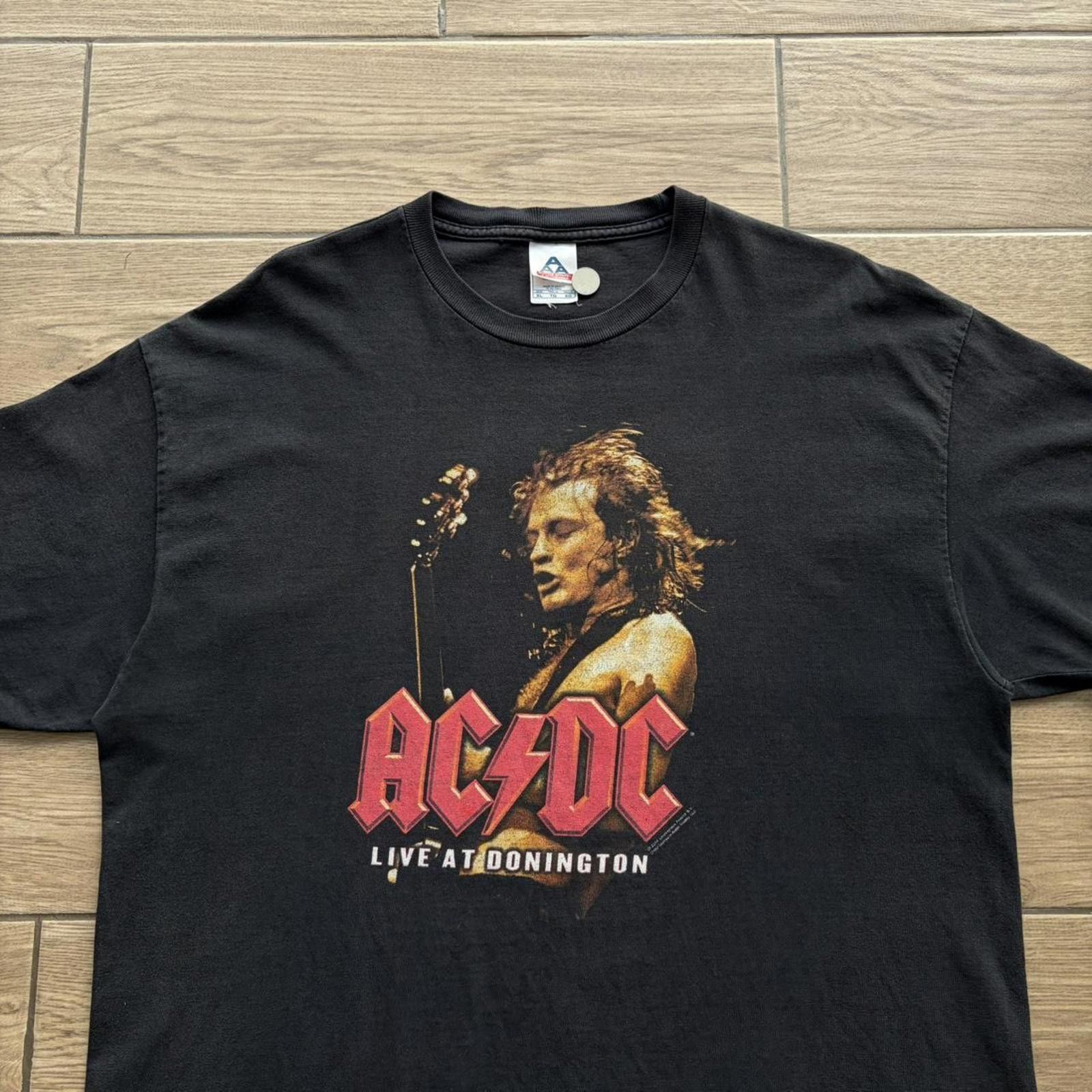 AAA Vintage 2004 AC/DC Live At Donington Rock T-Shirt Size US XL / EU 56 / 4 - 3 Thumbnail