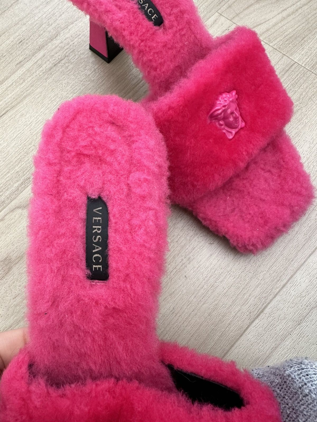 Versace Versace Pink Shearling 'La Medusa' Heeled Sandals Size US 8 / IT 38 - 5 Thumbnail