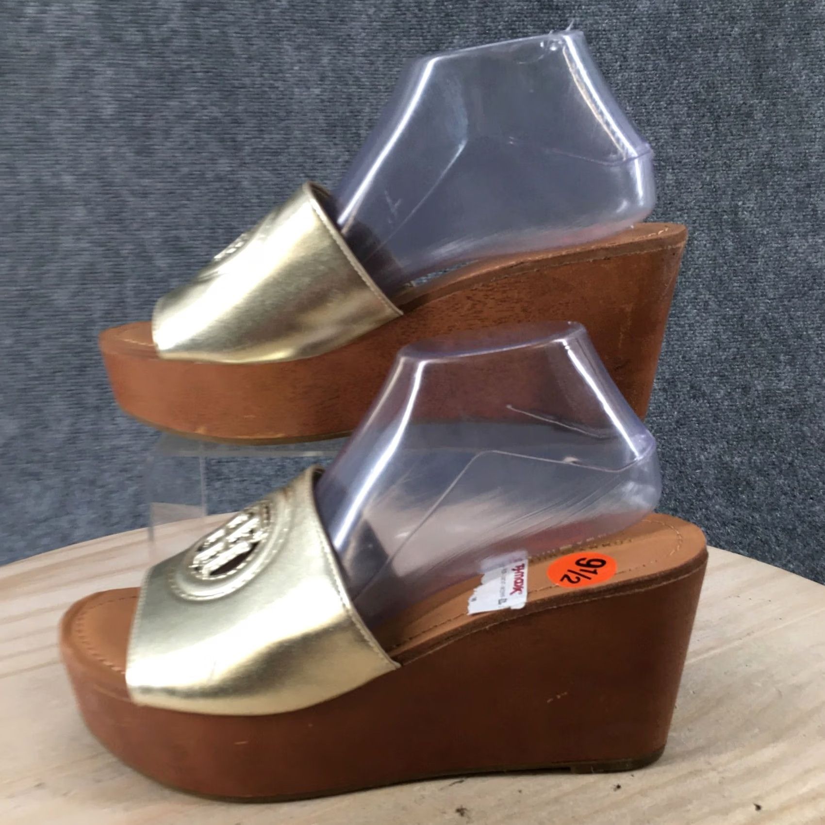 Tommy Hilfiger Tommy Hilfiger Sandals Womens 9.5 M Wrynn Slide Wedge Gold Faux Leather Slip On Sandal Size US 10 / IT 40 - 2 Thumbnail