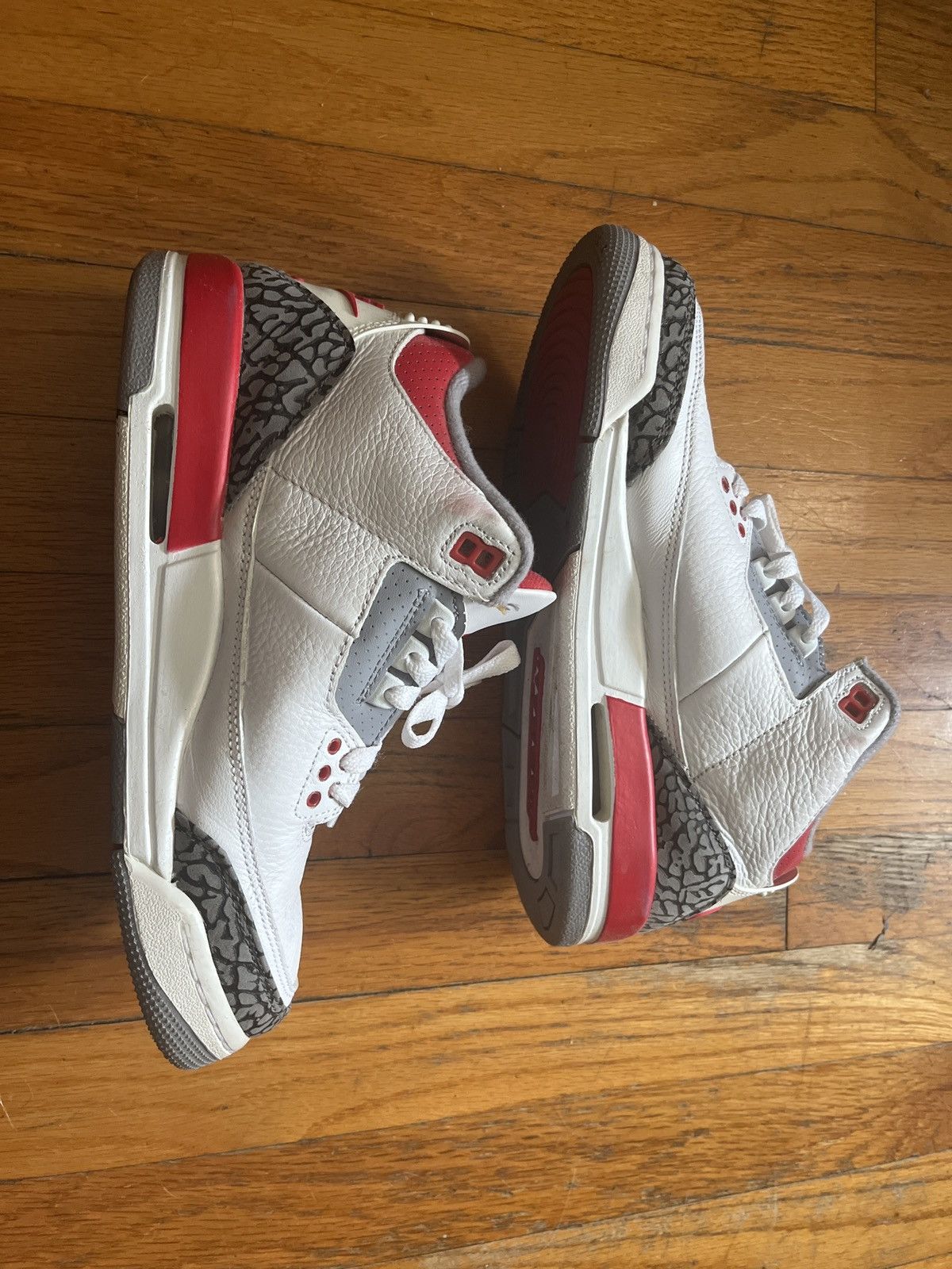 Jordan Brand Jordan 3 Retro Mid Fire Red Size US 7 / EU 40 - 1 Thumbnail