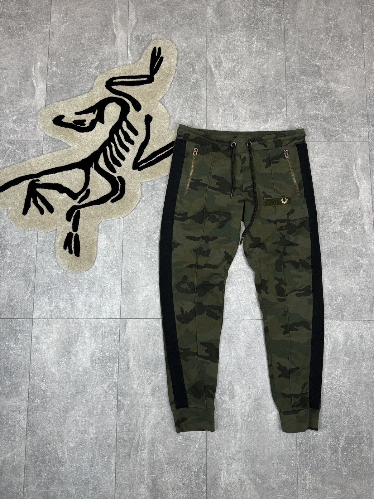 Japanese Brand × True Religion × Vintage Mens Vintage True Religion Sweatpants Camo Japanese Size US 32 / EU 48 - 1 Thumbnail