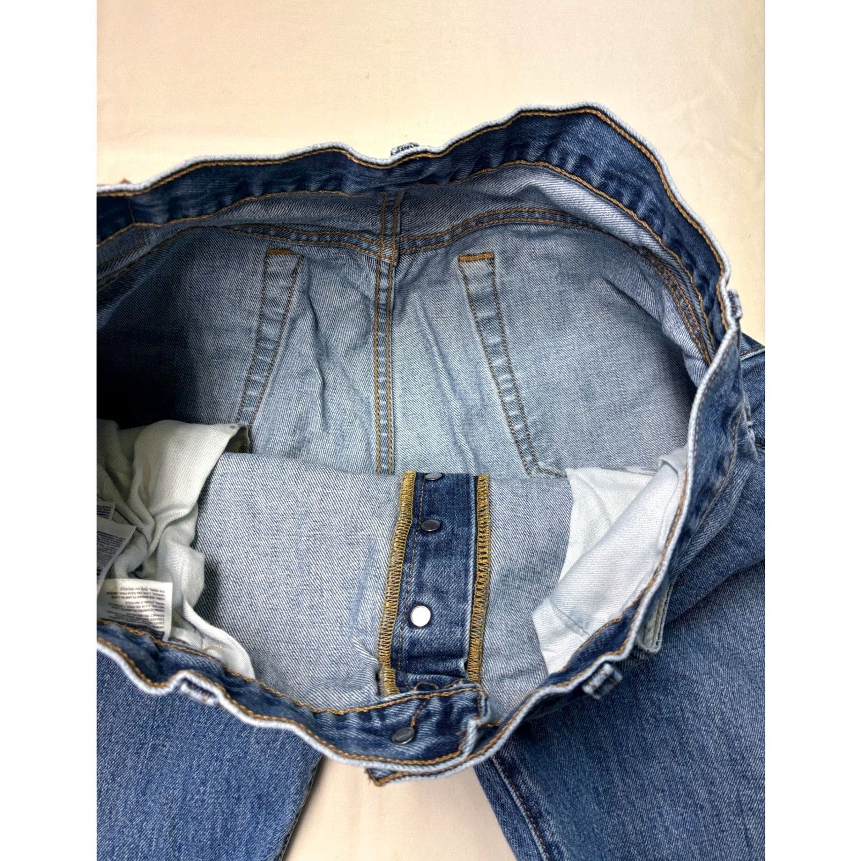 Vintage Levi's 501 Jeans Mens Medium Wash Button Fly Straight Leg 36x30 Denim Distressed Pocket Cotton Vintage-Style Regular Rise Mid Size US 36 / EU 52 - 4 Thumbnail