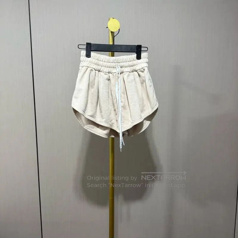 Miu Miu Miu Miu White Cotton Logo Women's Shorts . Size 28" / US 6 / IT 42 - 1 Thumbnail