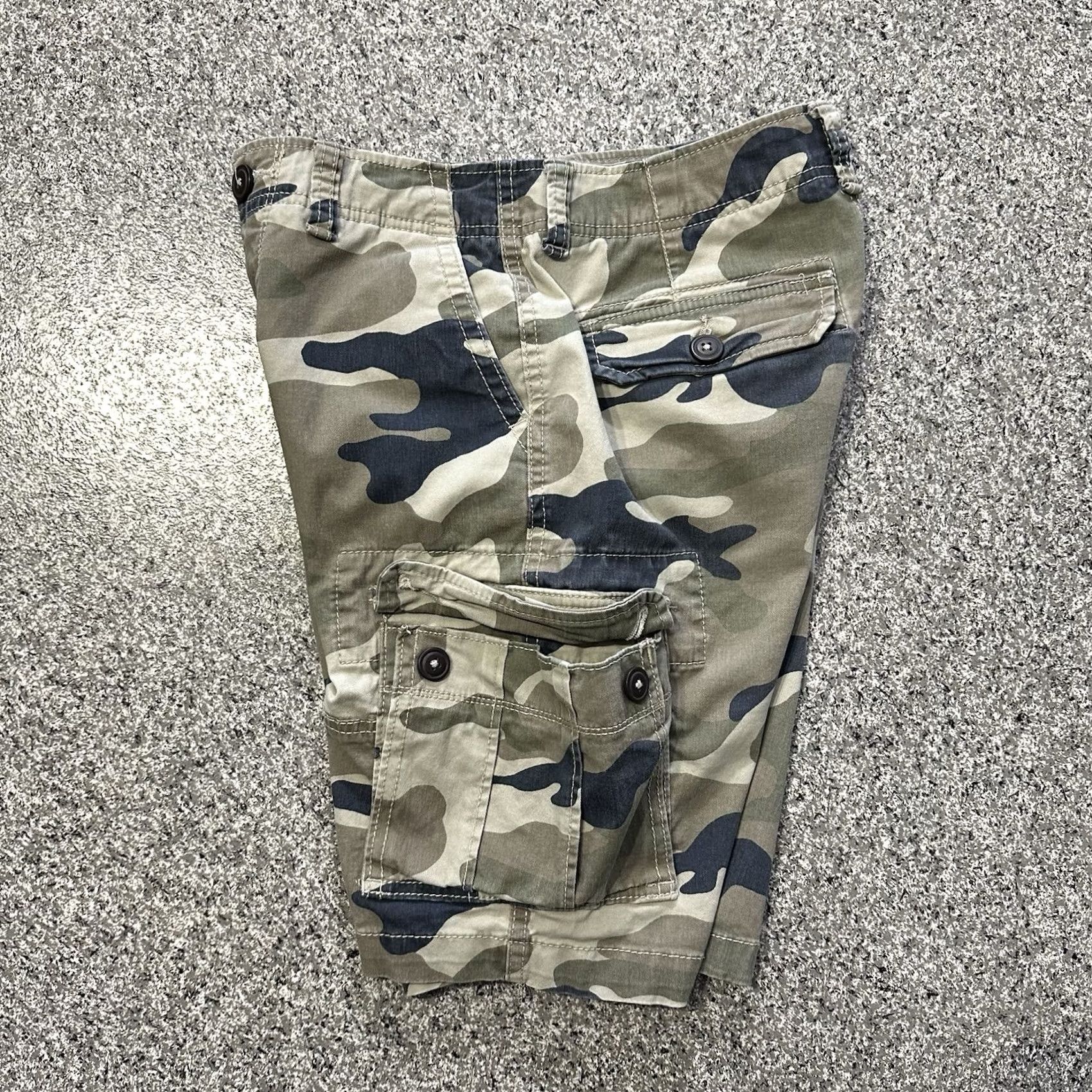 Vintage VINTAGE Aeropostale Cargo Shorts Mens 27 Army Camo Cotton 9” Cotton Stretch Beige Army Mens Size US 27 - 4 Thumbnail