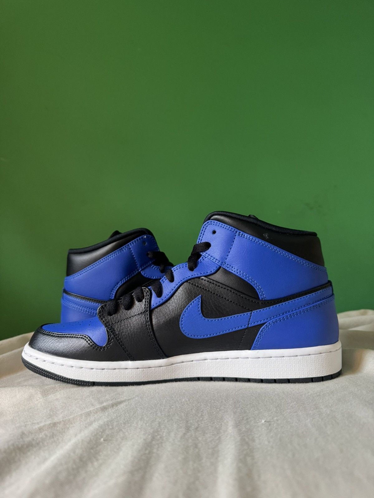 Jordan Brand Nike Jordan 1 mid hyper royal 2020 Size US 11 / EU 44 - 2 Thumbnail