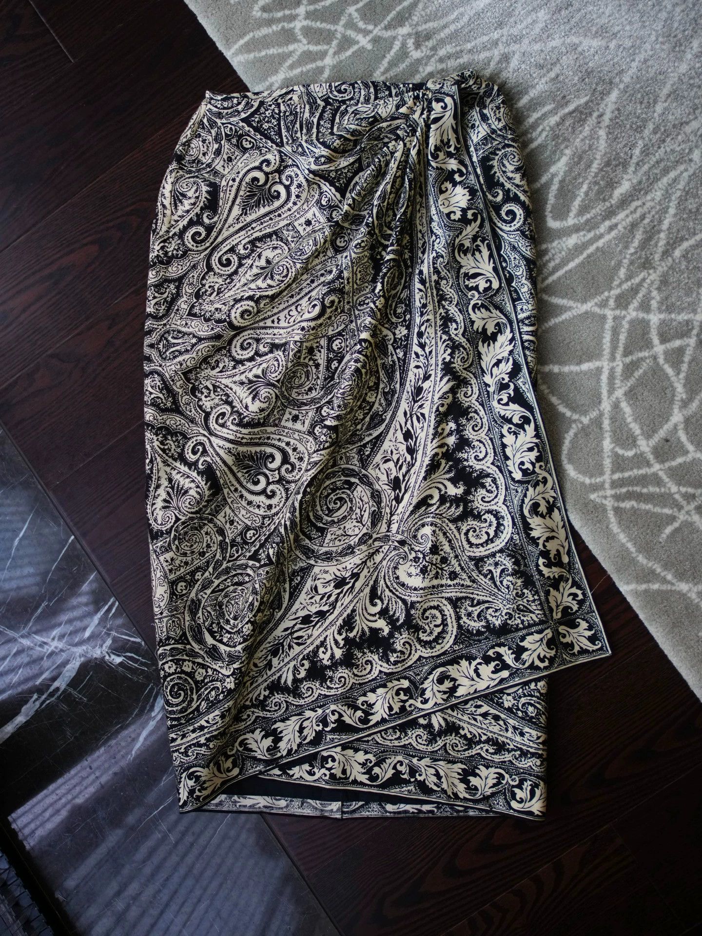Emanuel Ungaro Emanuel Ungaro Vintage Wool Wrap Skirt 36/S-XS Lining Size XS / US 0-2 / IT 36-38 - 2 Thumbnail