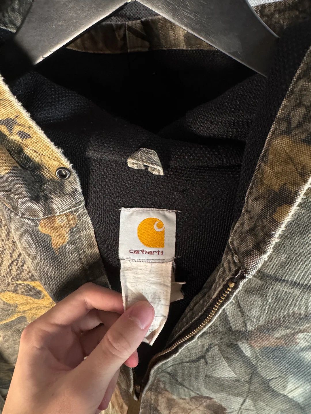 Vintage 🚭 CLASSIC 🚭 CARHARTT THRASHED REALTREE HOODED WORK JACKET Size US XL / EU 56 / 4 - 8 Thumbnail