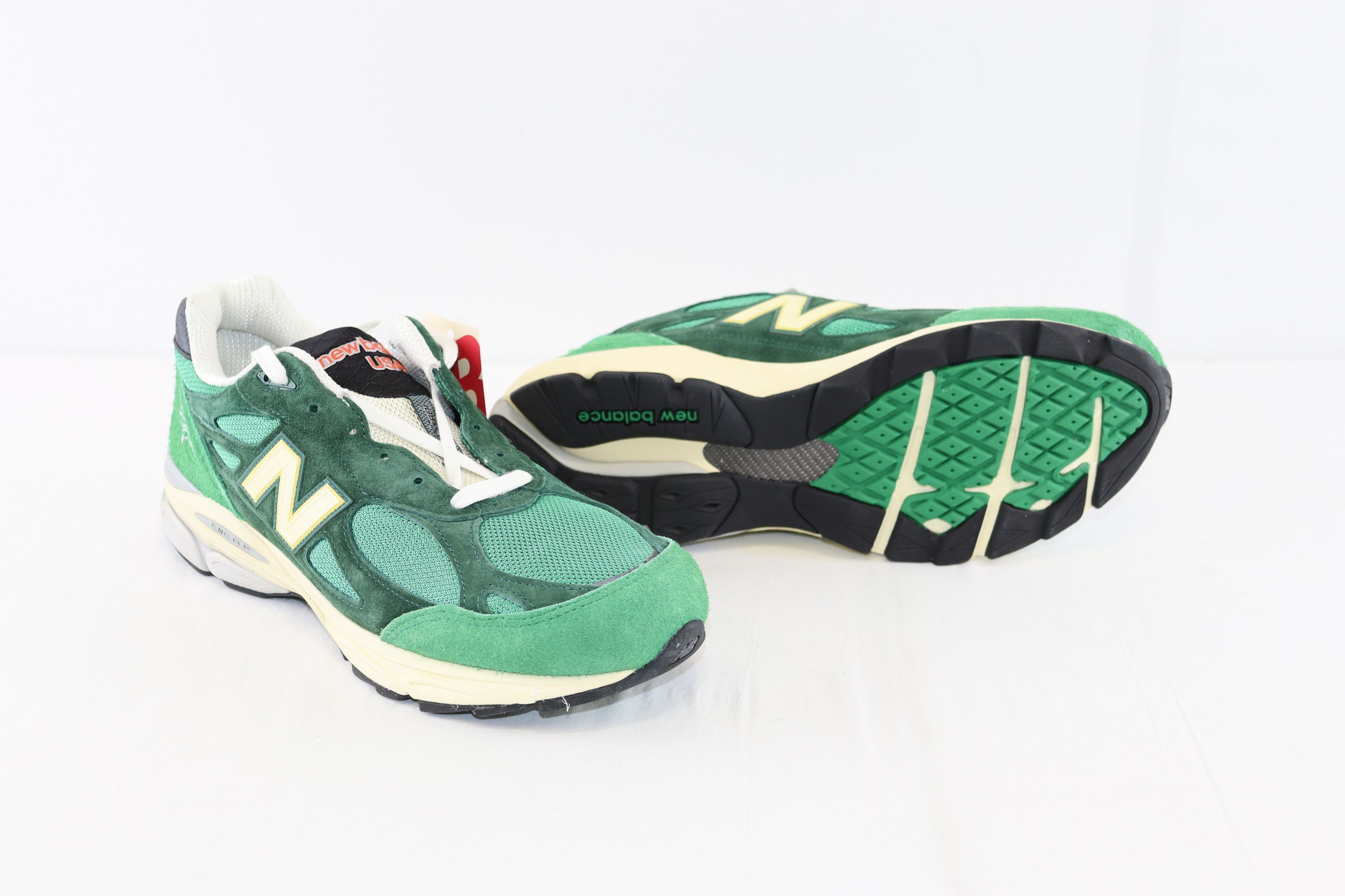 New Balance o1rshd1 990 V3 sneakers in Green/Gold Size US 11.5 / EU 44-45 - 8 Thumbnail