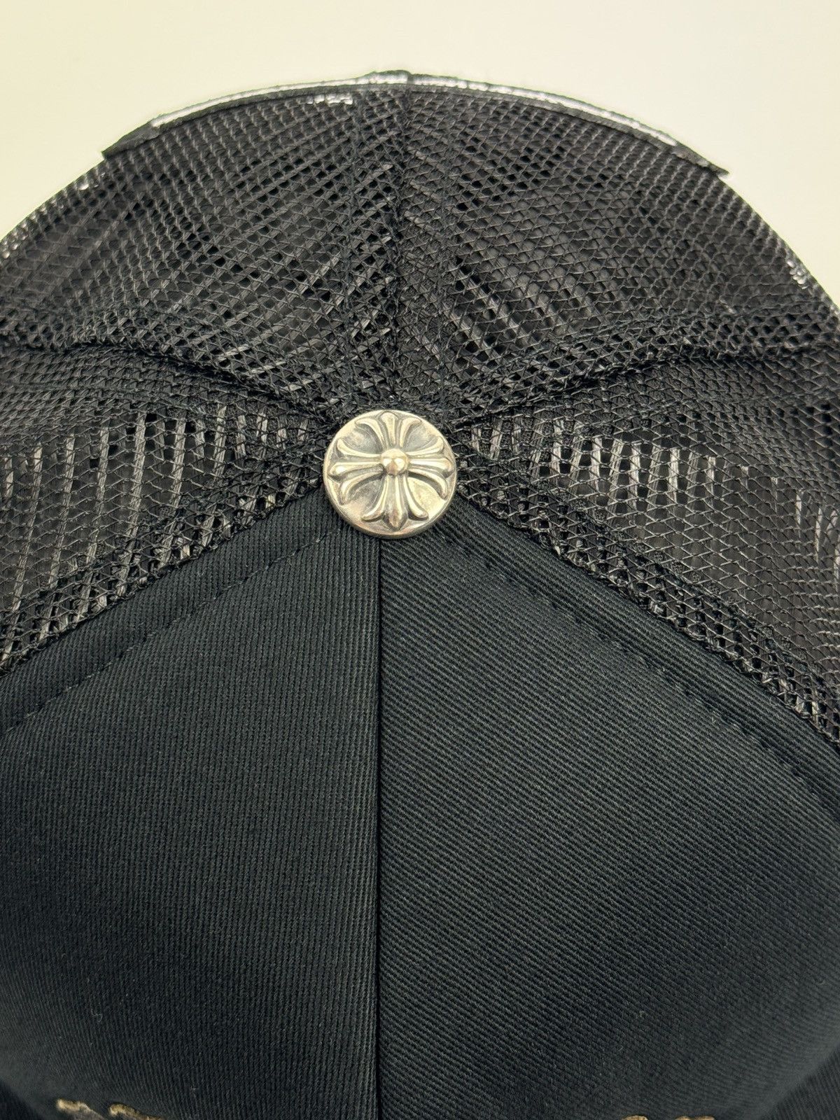 Chrome Hearts LEATHER CAMO CROSS DEATAILED TRUCKER CAP Size ONE SIZE - 5 Thumbnail