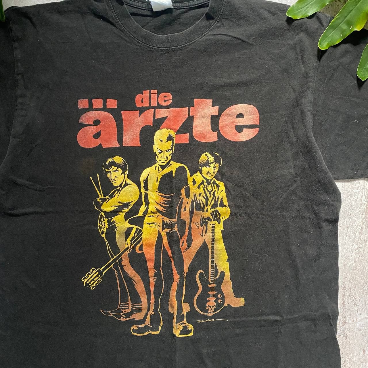 Band Tees VINTAGE Y2K DIE ARZTE AMAZING FADED RARE BAND TEE 60 Size US L / EU 52-54 / 3 - 3 Thumbnail