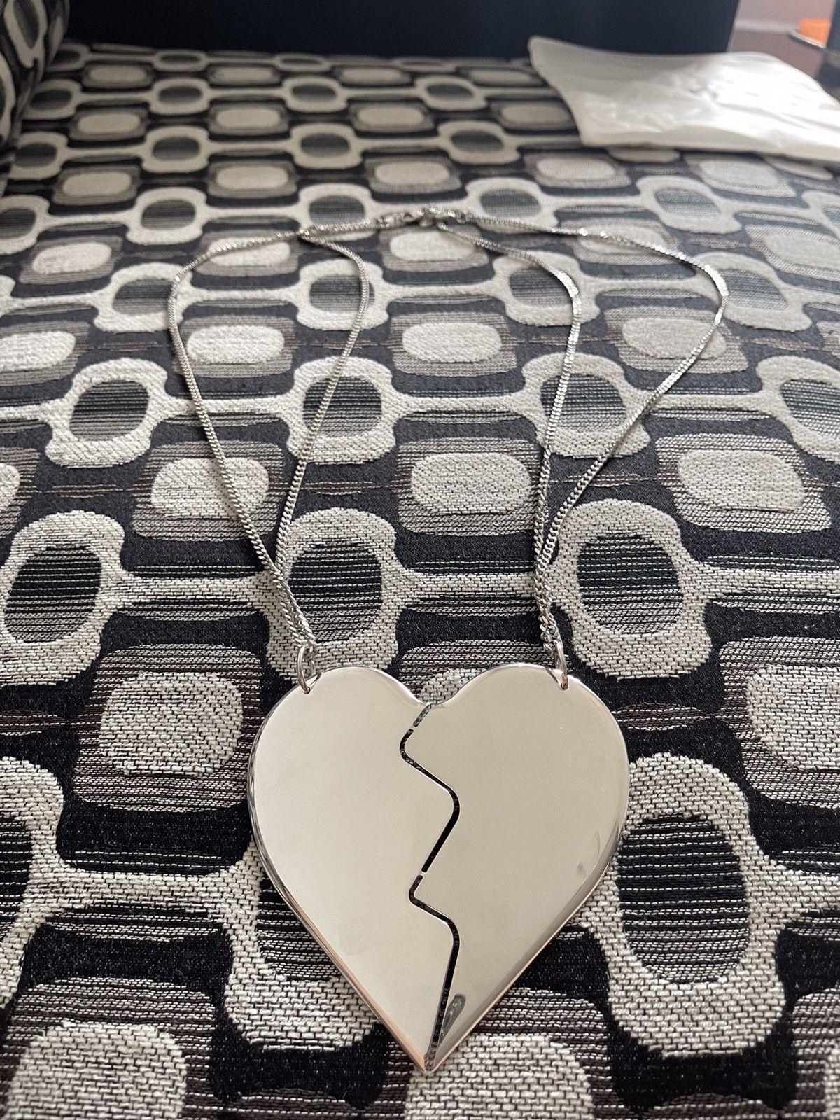 Maison Margiela Maison Margiela Oversized Broken Heart Necklace Size ONE SIZE - 12 Thumbnail