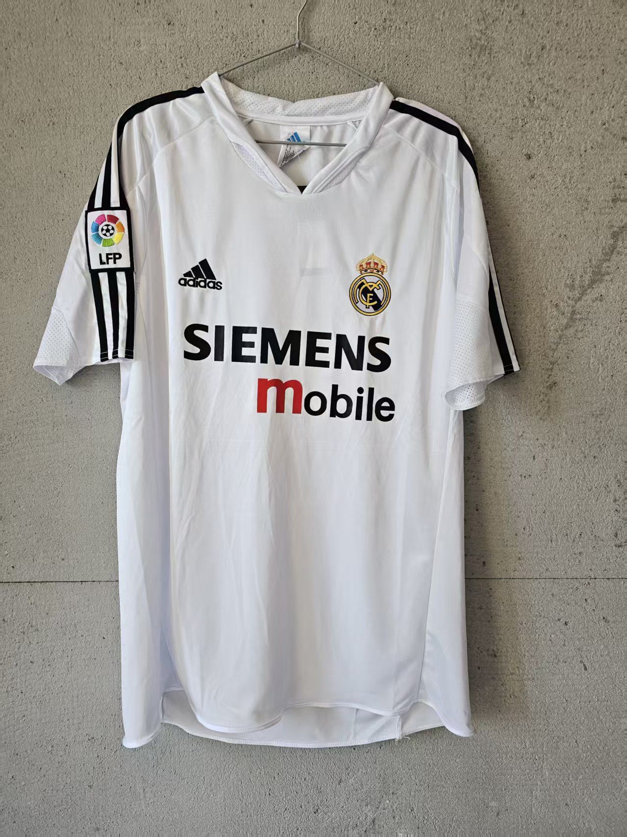 Other 2004 2005 Real Madrid #9 Ronaldo Jersey Size US S / EU 44-46 / 1 - 2 Thumbnail
