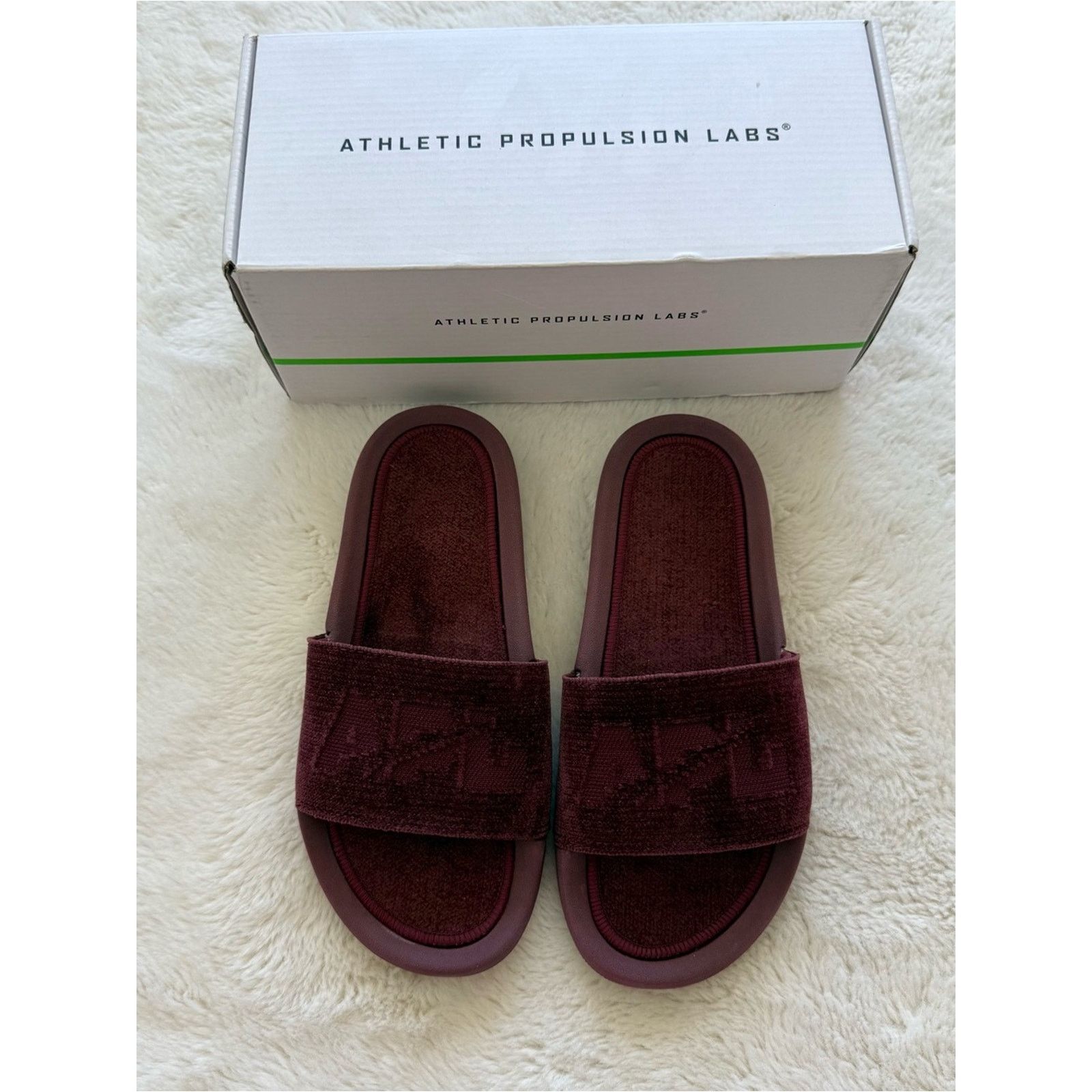 Athletic Propulsion Labs NEW!!! A.P.L women’s techloom velvet slides size 6 US 130$ Size US 6 / IT 36 - 2 Thumbnail