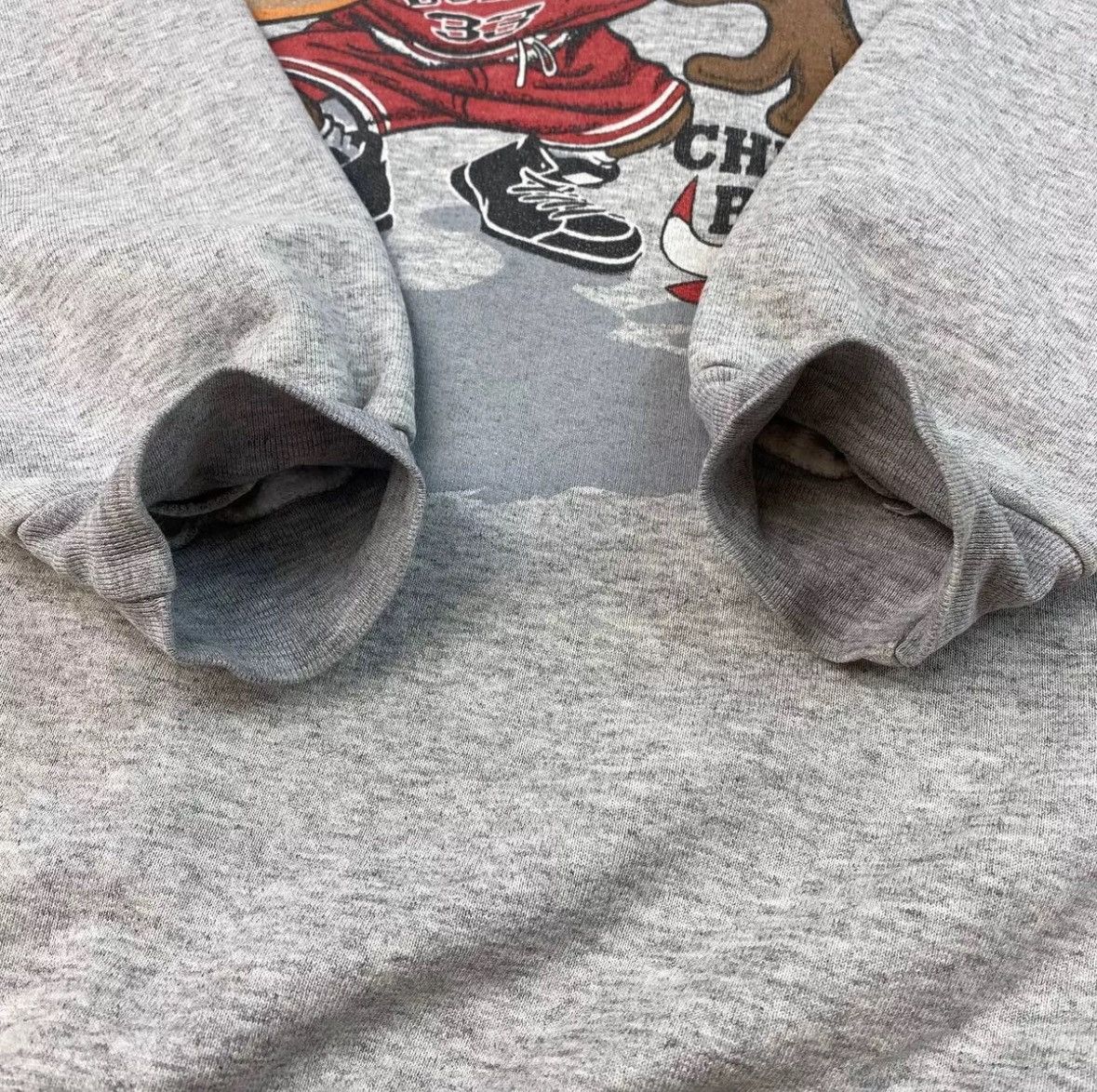 NBA × Warner Bros Vintage Sweatshirt Chicago Bulls Looney Tunes Gray Taz Size US L / EU 52-54 / 3 - 16 Thumbnail
