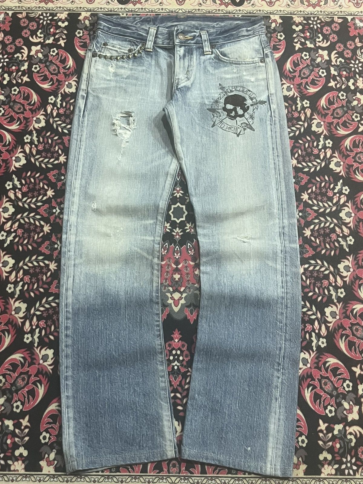 Edwin Vintage Edwin Distress Light Wash Skull Graphic Stud Jeans Size 28" / US 6 / IT 42 - 1 Thumbnail