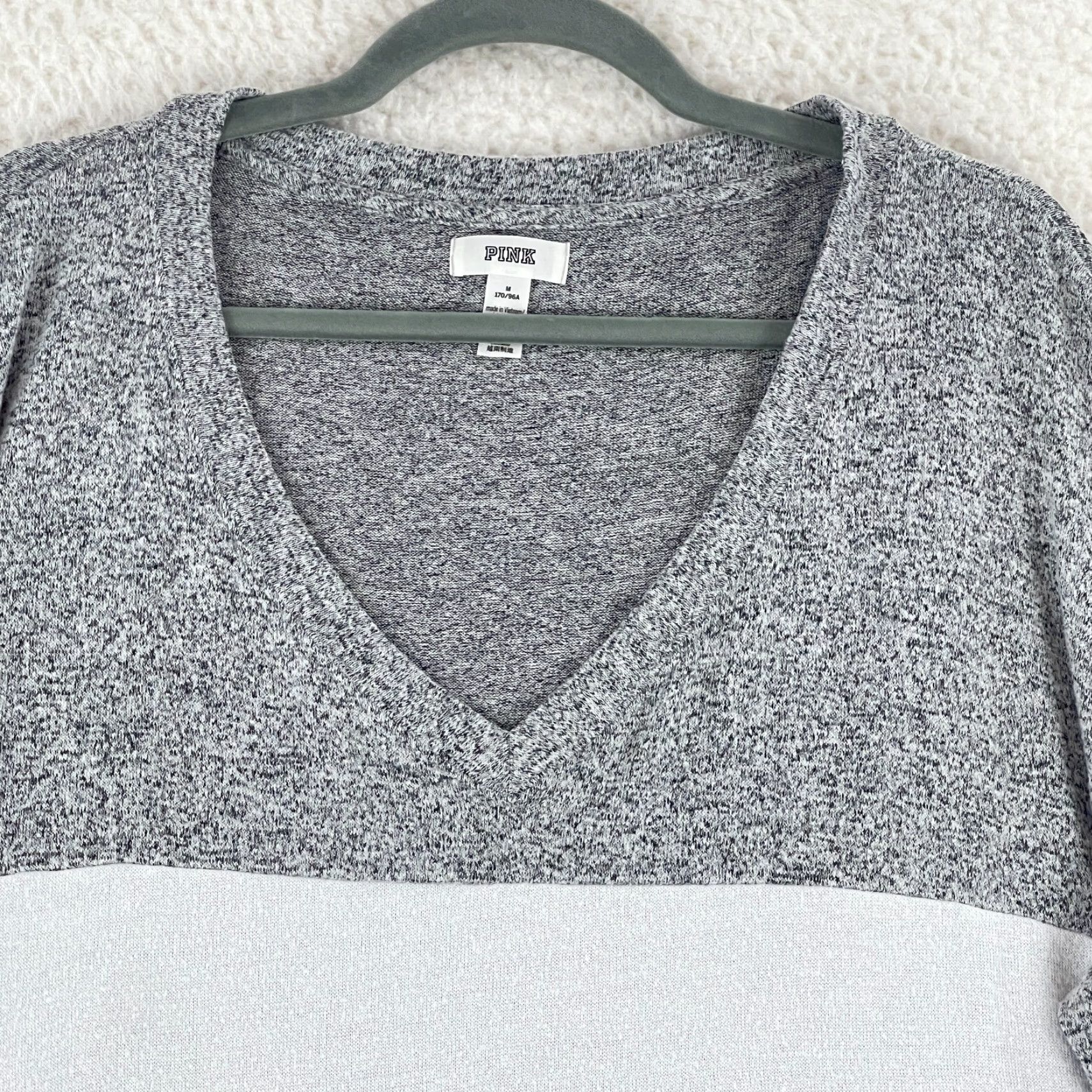 Victoria's Secret PINK Victoria's Secret Shirt Womens Medium Gray Colorblock V-Neck Long Sleeve Size M / US 6-8 / IT 42-44 - 3 Thumbnail