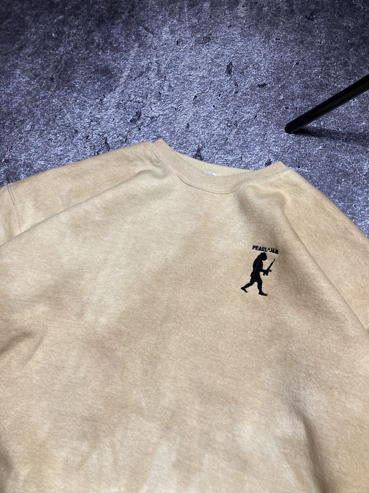 Vintage Vintage 90s Pearl Jam Embroidered Logo Crewneck Sweatshirt Size US L / EU 52-54 / 3 - 2 Thumbnail