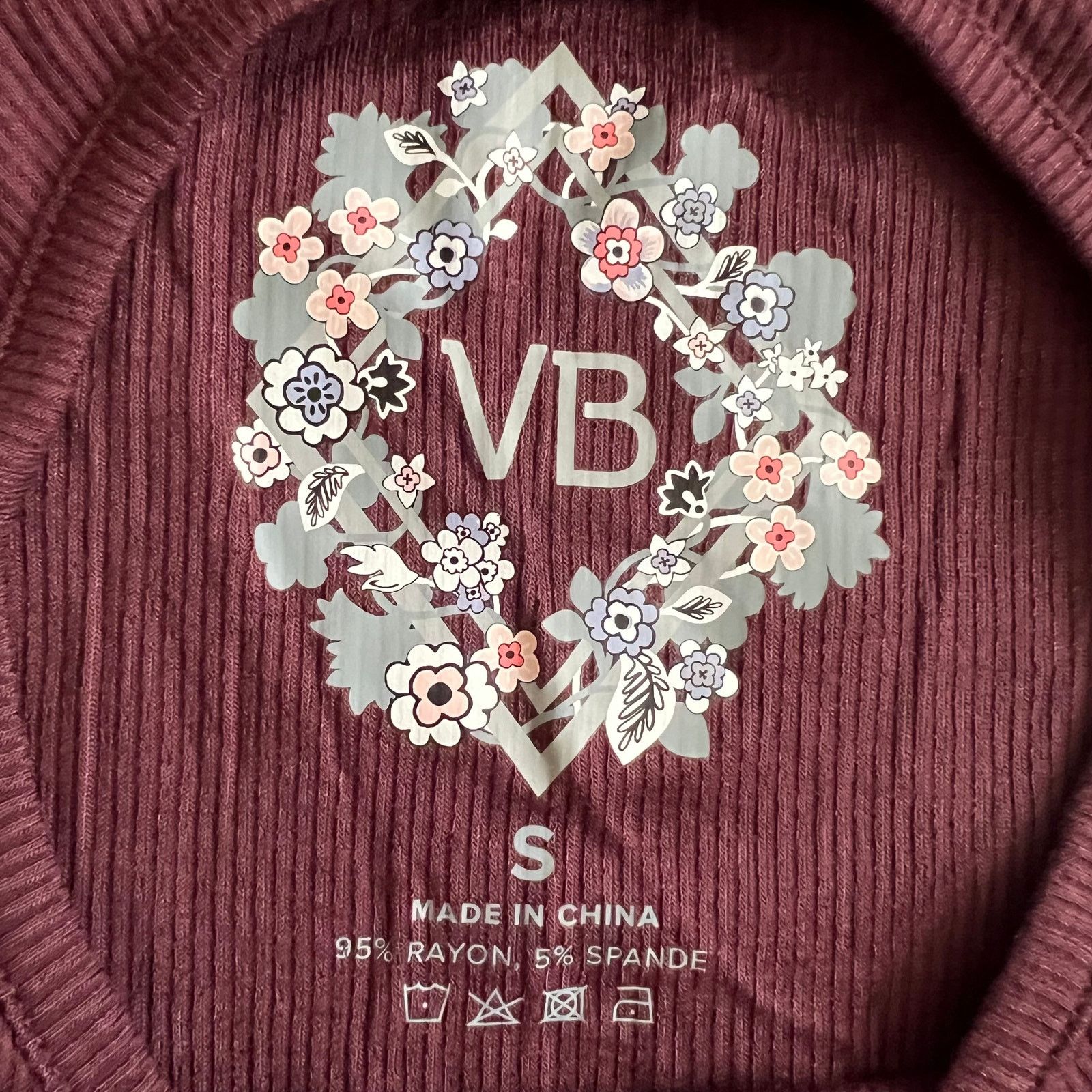 Vera Bradley VERA BRADLEY Burgandy Long Sleeve Top w/ Tag, Small Size S / US 4 / IT 40 - 3 Thumbnail