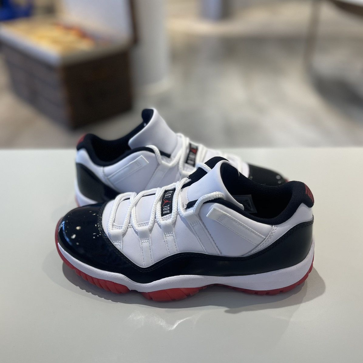 Nike Air Jordan 11 Retro Low Concord Bred Size US 8.5 / EU 41-42 - 1 Thumbnail