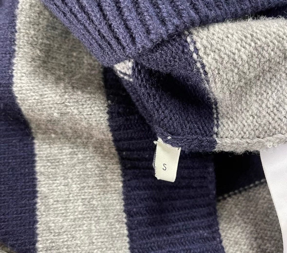 Gucci Gucci Rainbow flying saucer gray and blue striped sweater 2 Size US S / EU 44-46 / 1 - 7 Thumbnail