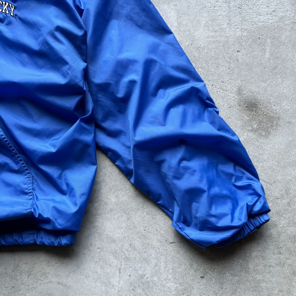 Vintage vintage Y2K UNIVERSITY OF KENTUCKY UK Nylon 1/2 Zip jacket Size US L / EU 52-54 / 3 - 11 Thumbnail