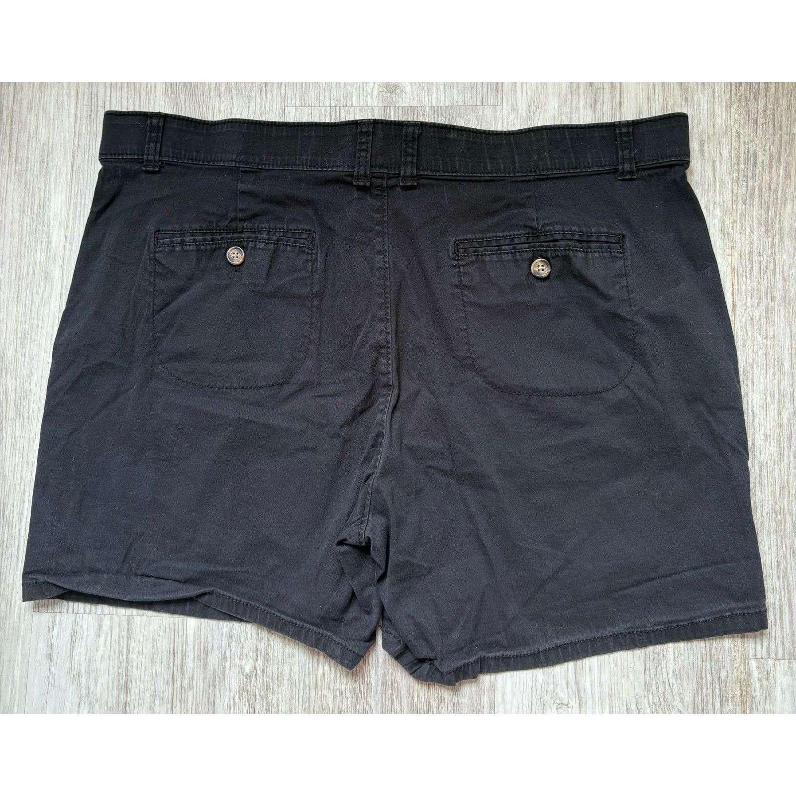 Dockers Dockers | Women's Bermuda Khaki Shorts | 16 Size 38" / US 16 / IT 52 - 2 Thumbnail