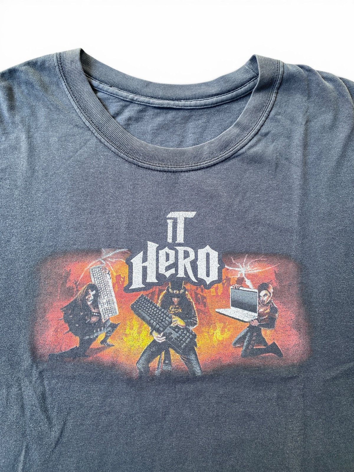 Vintage IT Hero Parody Guitar Hero Graphic Tee Black XL 2008 Boxy Size US XL / EU 56 / 4 - 5 Thumbnail