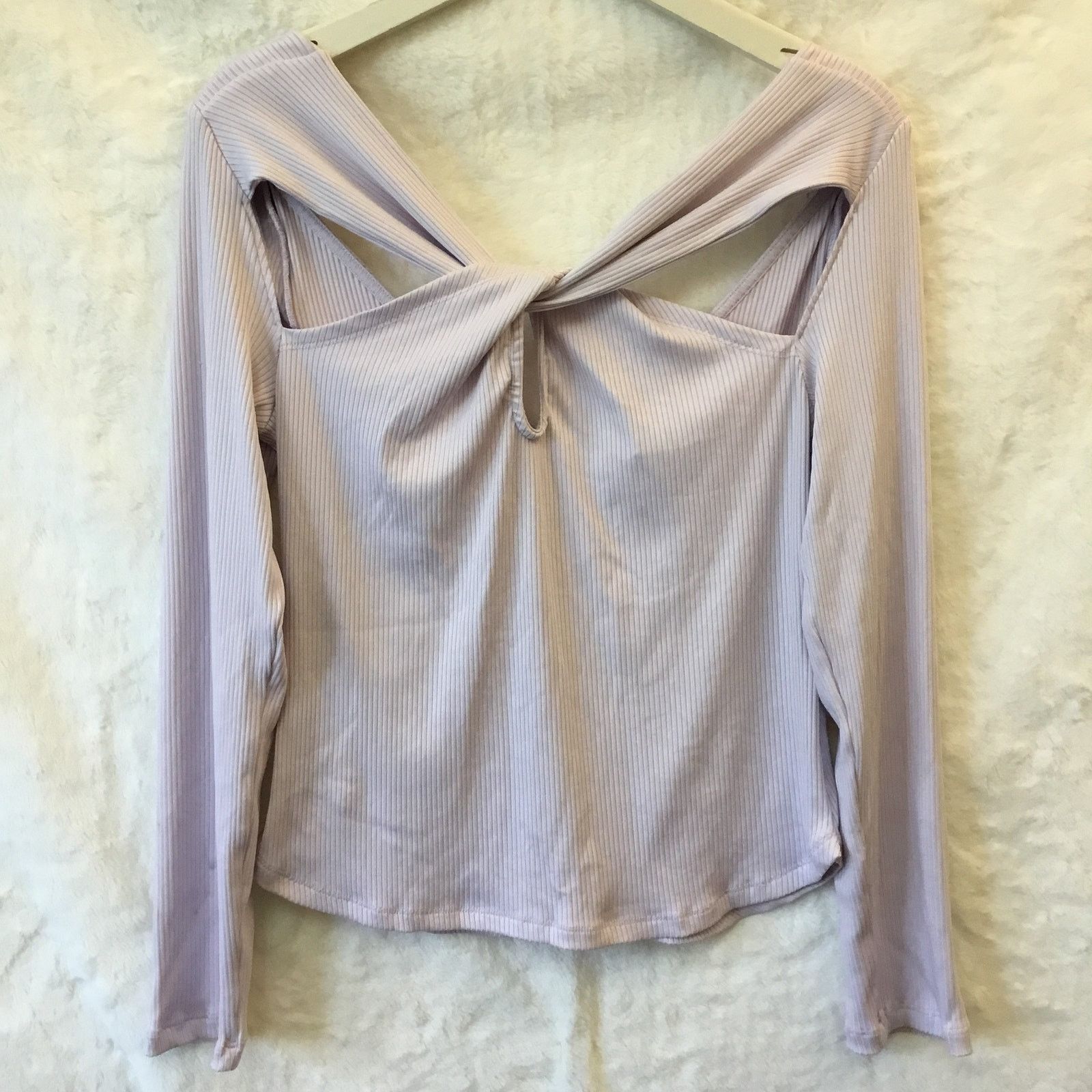 Anthropologie Anthropologie Lilac Twist Cut-Out Top Size M / US 6-8 / IT 42-44 - 1 Thumbnail