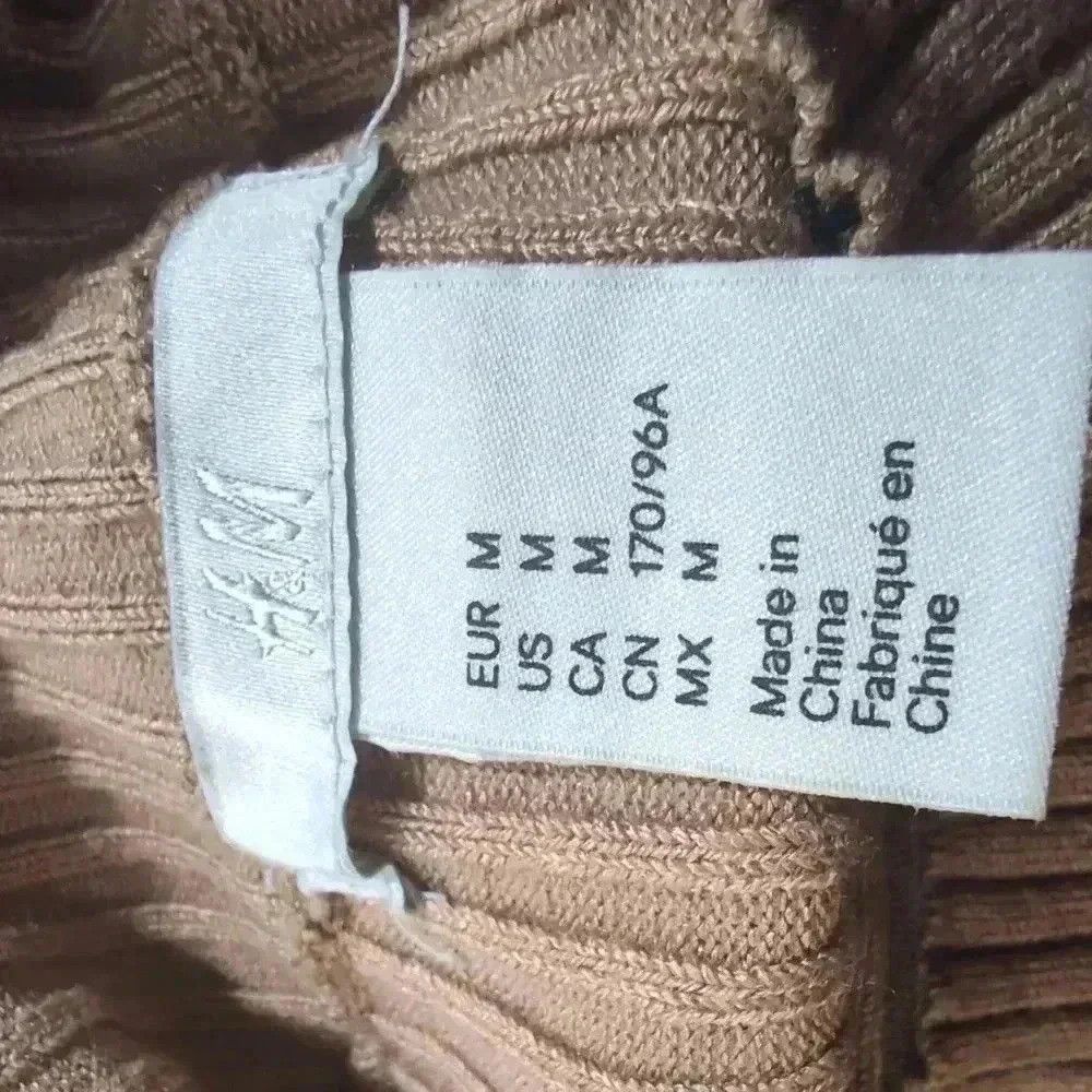 H&M Ribbed Knit tight fit Sweater by H&M diagonal pattern sz M Size M / US 6-8 / IT 42-44 - 3 Thumbnail