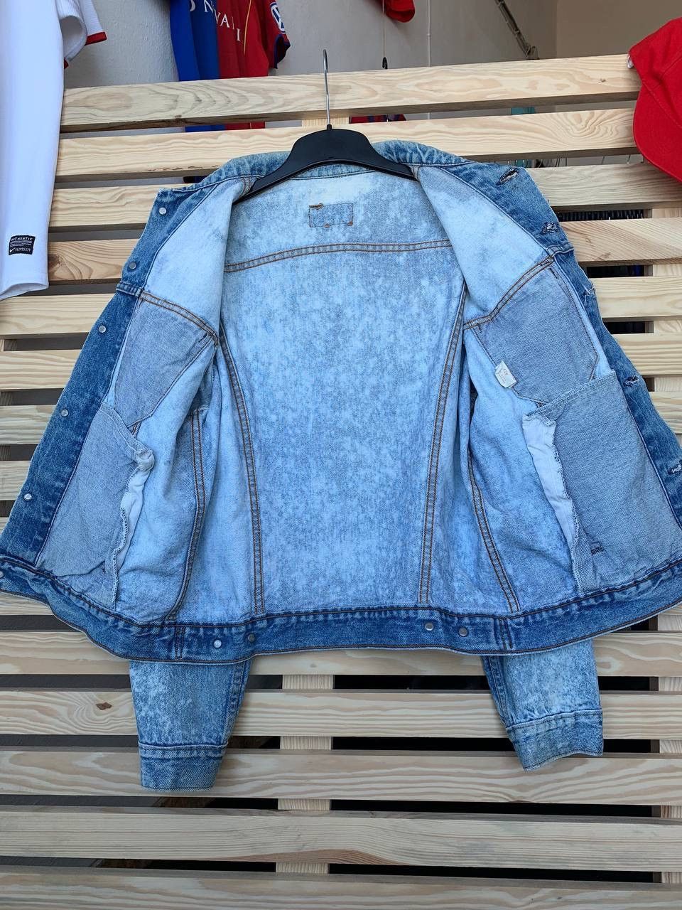 Levi's × Levi's Vintage Clothing Vintage Levi’s Denim Jacket Washed Distressed Size M Size US M / EU 48-50 / 2 - 11 Thumbnail