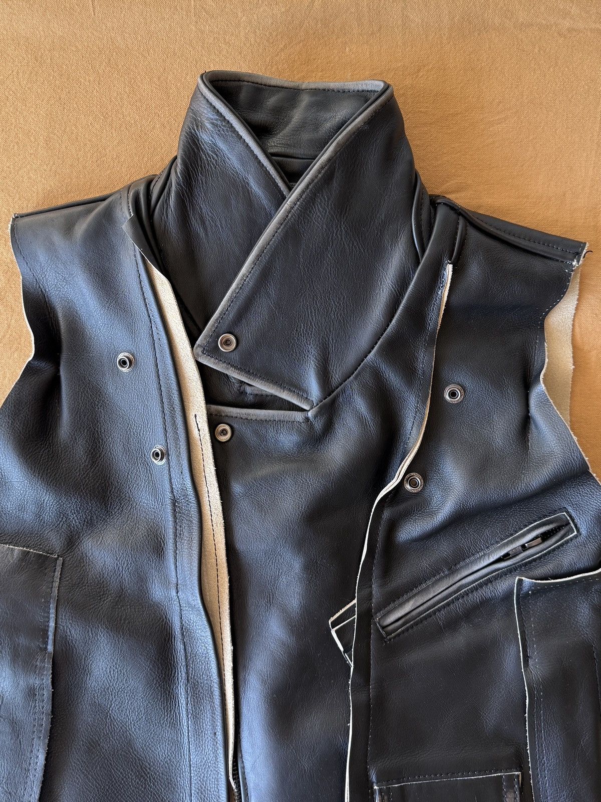 H&M × Maison Margiela Maison Margiela x H&M leather vest Size S / US 4 / IT 40 - 14 Thumbnail