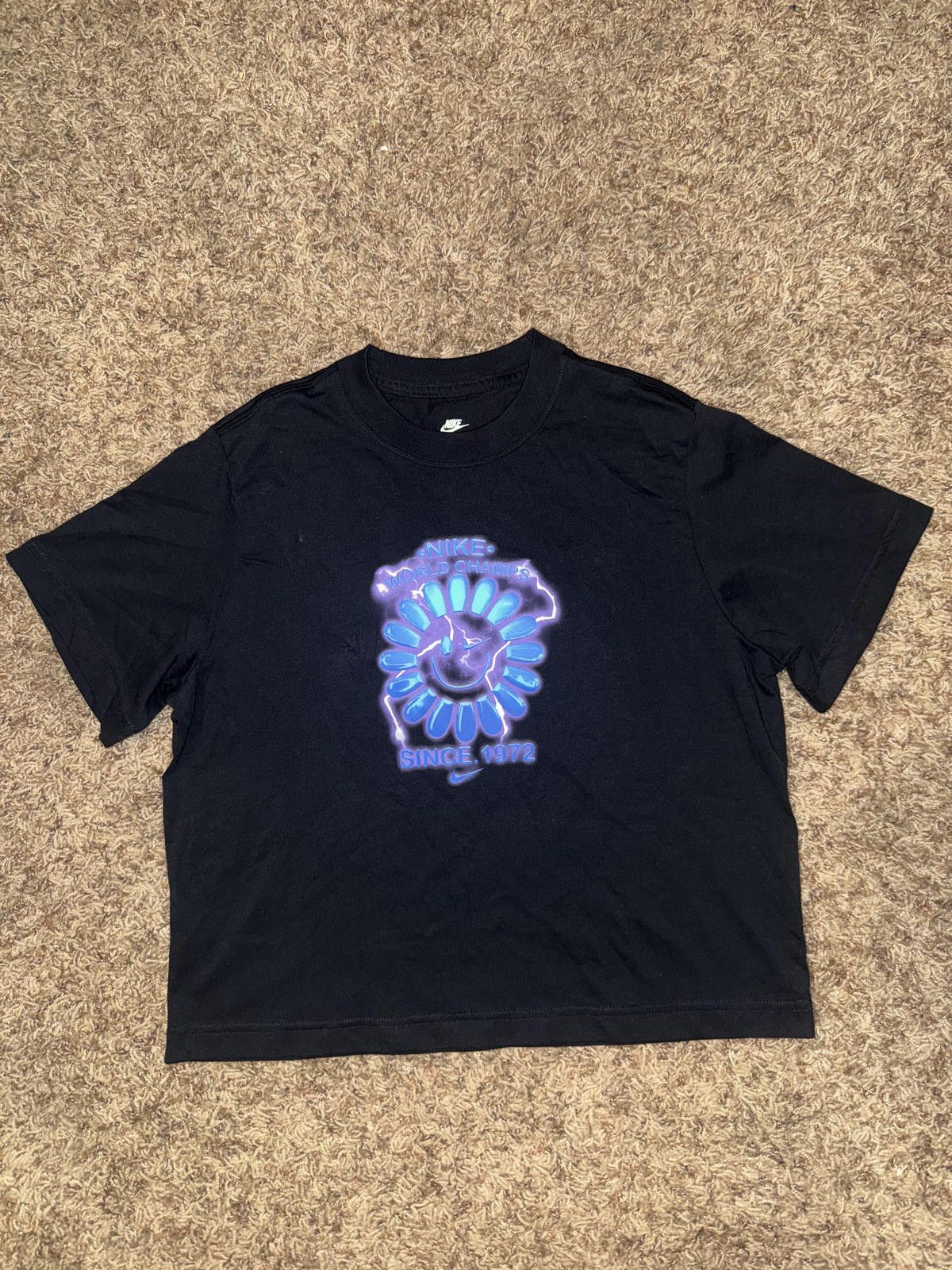 Nike Nike Big Kid’s (Girl’s) NSW Daisy Smiley Boxy T-shirt Sample Size M / US 6-8 / IT 42-44 - 1 Thumbnail