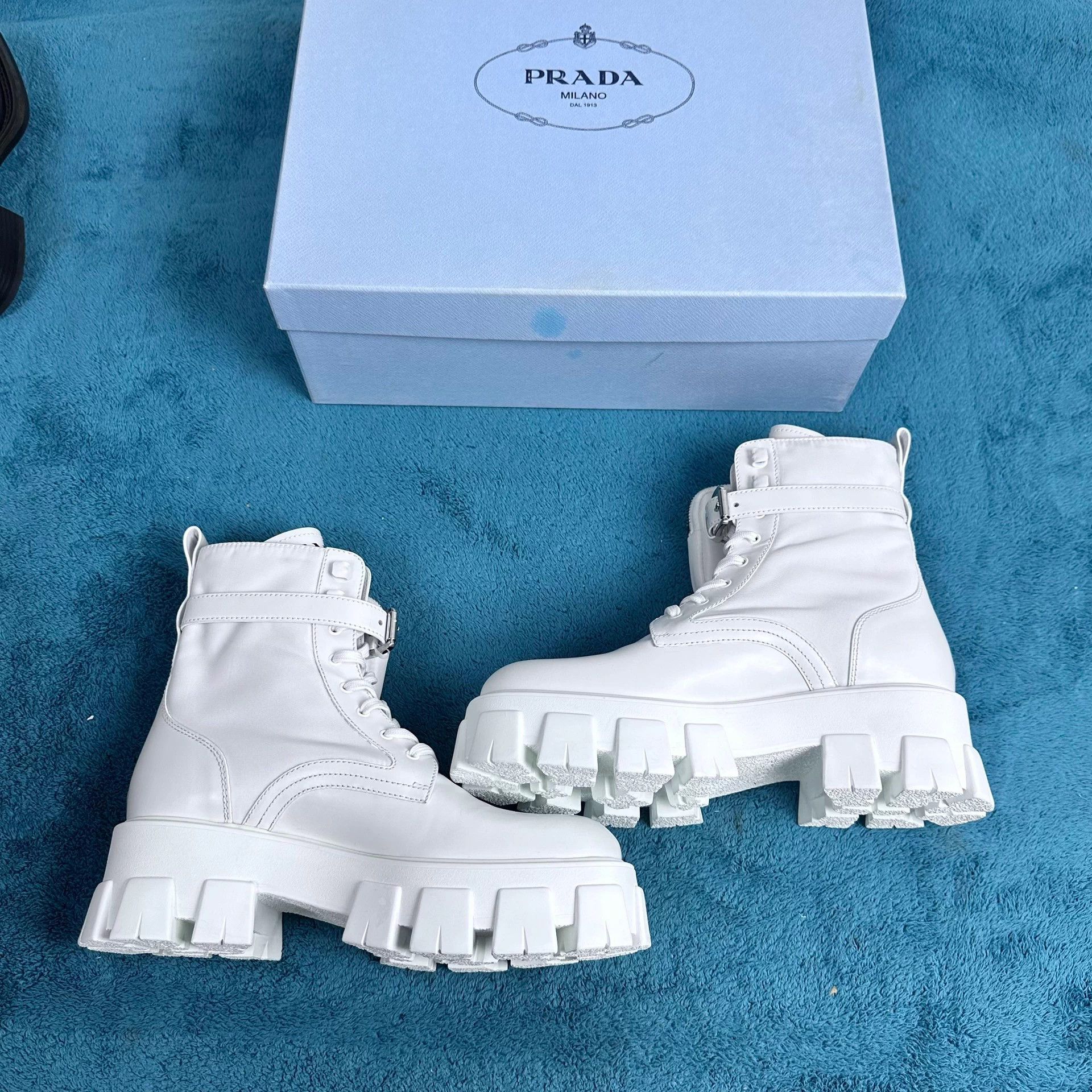 39.5 Prada monolith rois white short combat boots