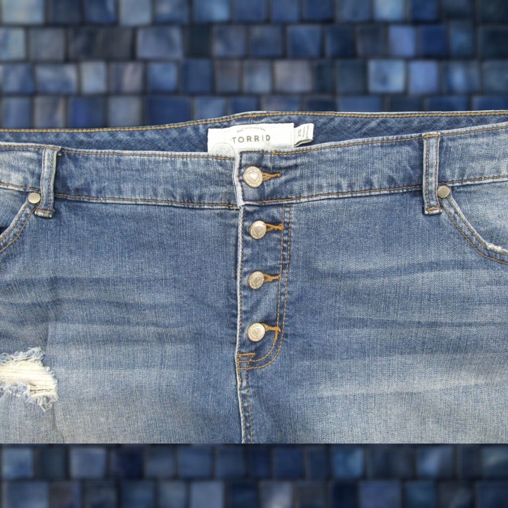 Torrid Torrid Plus Size 26 Denim Shorts Button Fly Blue Stretch High Rise Ladies Casual Summer Beach Walking Jeans Bottoms Shorts Size 26" / US 2 / IT 38 - 1 Thumbnail