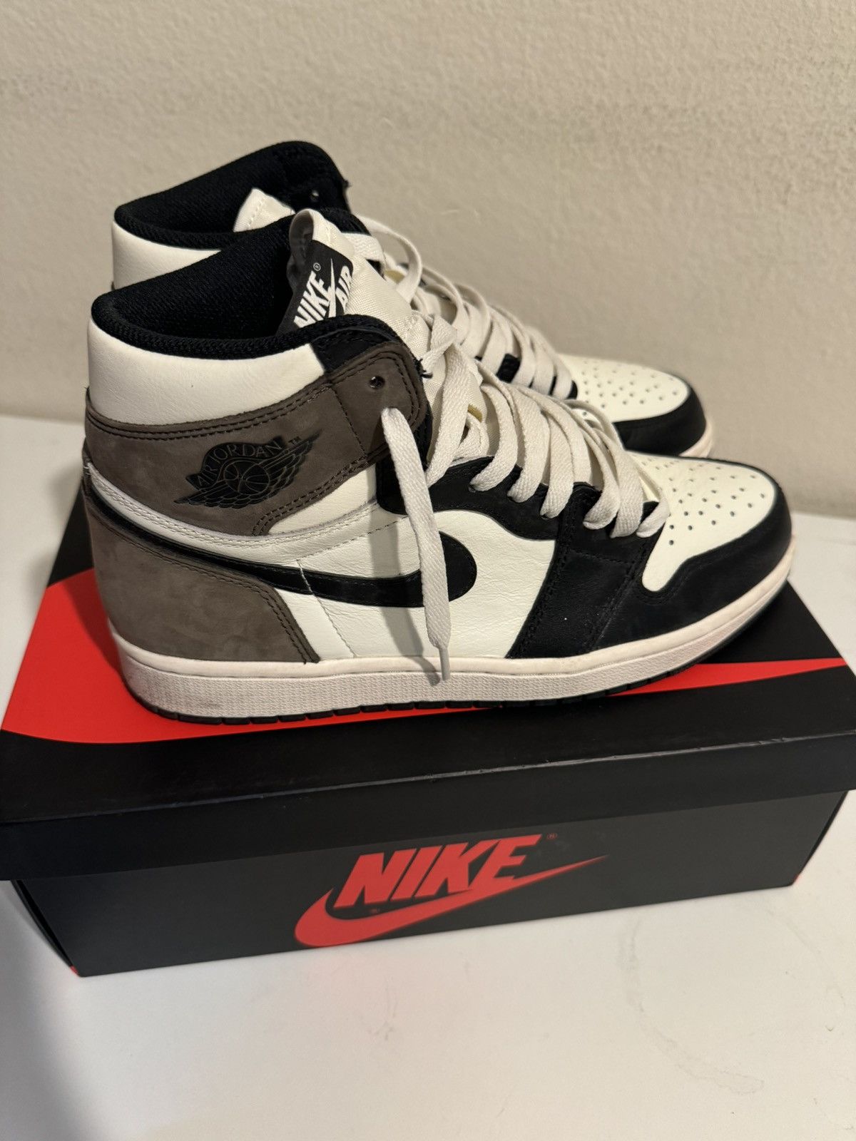 Nike Air Jordan 1 Retro High Mocha/Black Size US 9 / EU 42 - 4 Thumbnail
