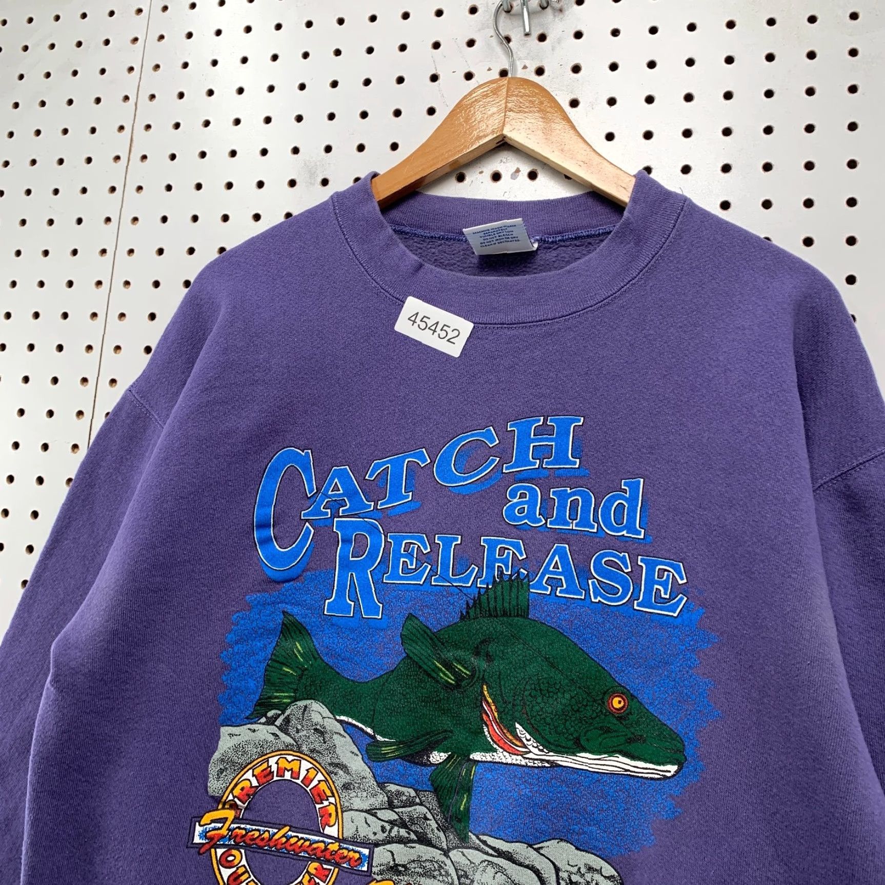 Vintage VINTAGE Premier Sportswear Fishing Sweatshirt Men L Blue Walleye Angler Catch Release USA Shirt Size US L / EU 52-54 / 3 - 4 Thumbnail