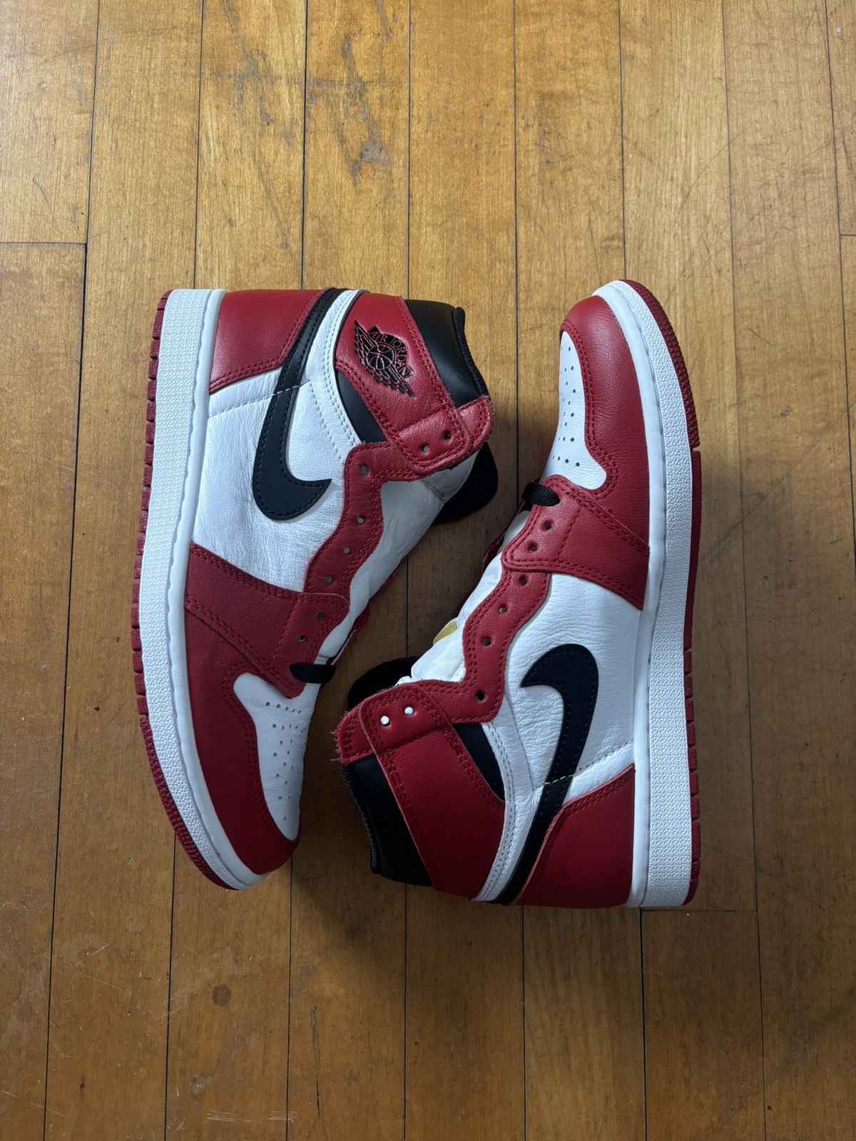 Jordan Brand Air Jordan Retro 1 Chicago (2015) Mens Size 7.5 Size US 7.5 / EU 40-41 - 3 Thumbnail