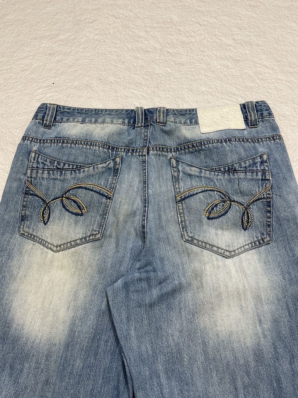 Japanese Brand Blue Jeans Clubby Faded Size US 33 - 12 Thumbnail