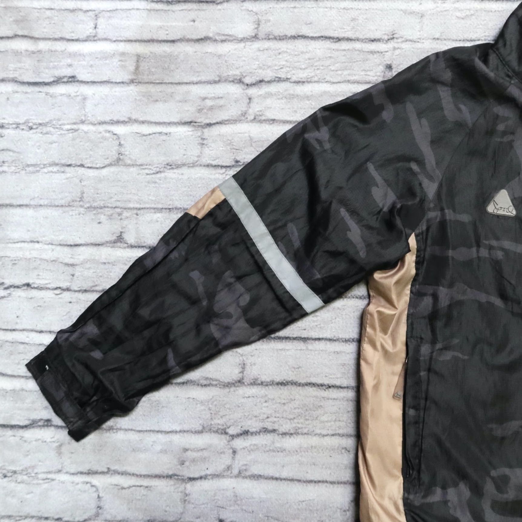 Vintage VINTAGE Triple 5 Soul Camo Nylon Windbreaker Jacket Mens L Black Size US L / EU 52-54 / 3 - 4 Thumbnail