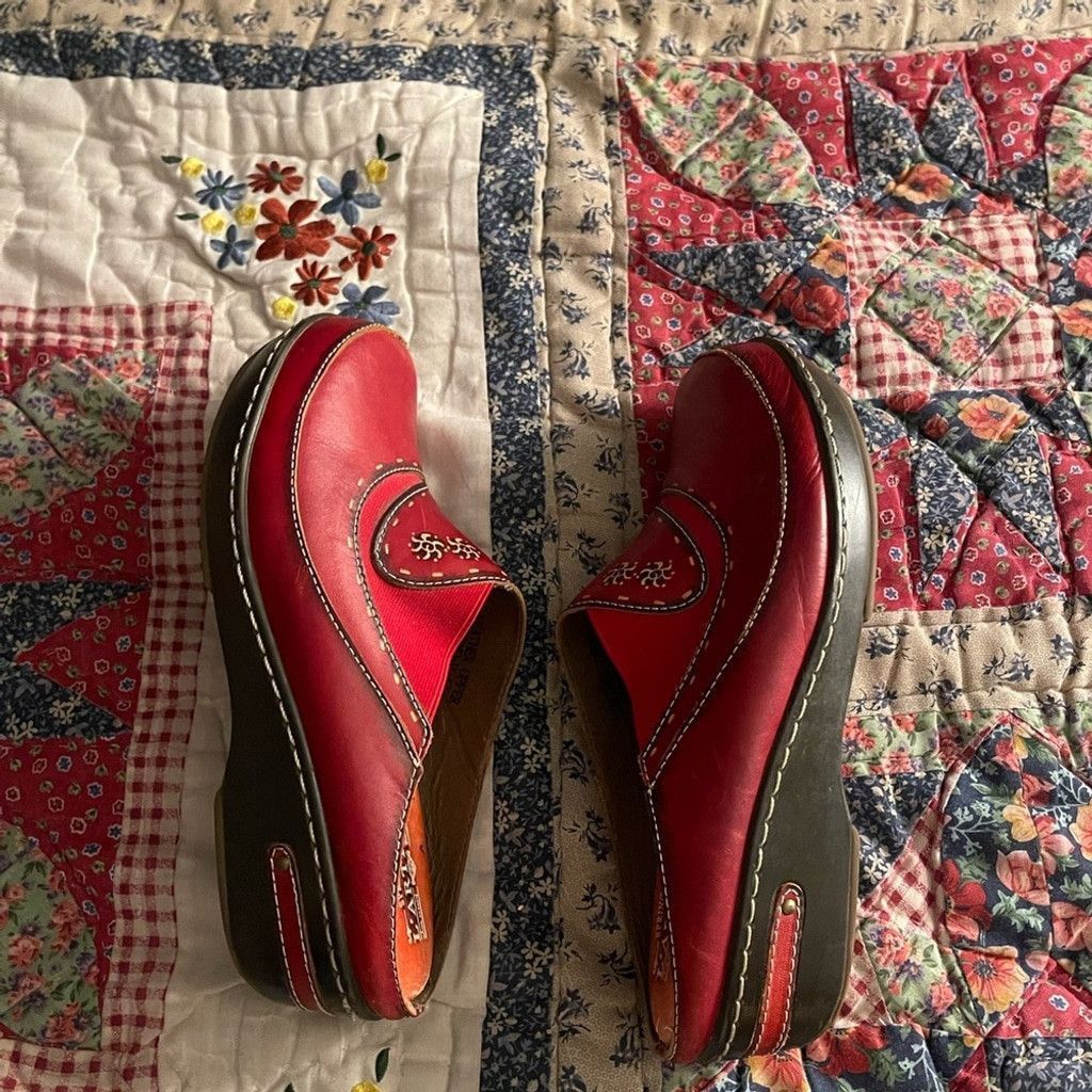 Other L’Artiste Red Clogs w/ Embroidery(measurements shown) Size US 8 / IT 38 - 2 Thumbnail