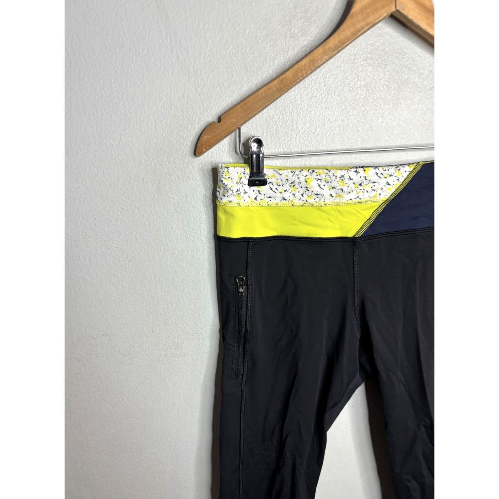 Lululemon Lululemon Pants Womens 6 Black Colorblock Run Inspire Crop Capri Leggings Size 28" / US 6 / IT 42 - 2 Thumbnail