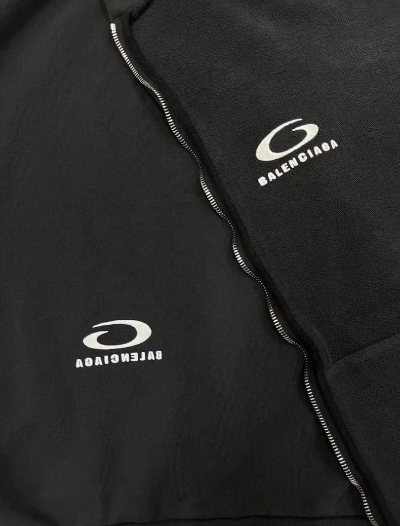 Balenciaga Balenciaga Unisex drop-shoulder hooded long-sleeved sweats Size US M / EU 48-50 / 2 - 3 Thumbnail