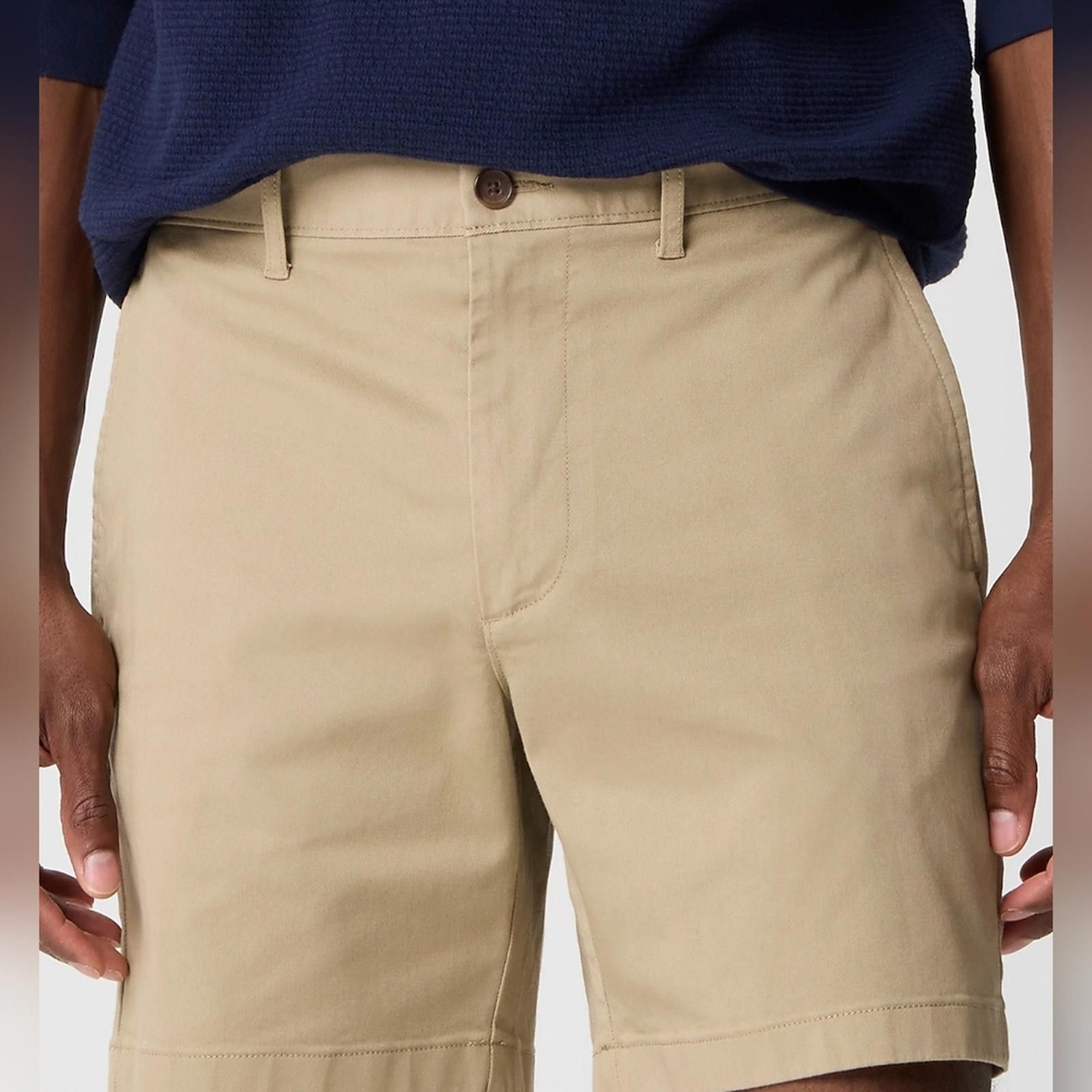 J.Crew J Crew 7" flex chino short Size US 36 / EU 52 - 1 Thumbnail