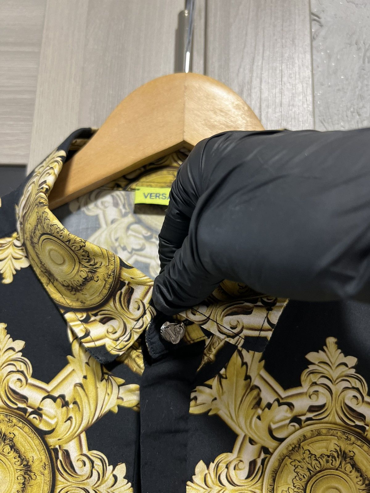 Versace Versace Baroque Print Shirt Gold Made in Italy Size US L / EU 52-54 / 3 - 6 Thumbnail