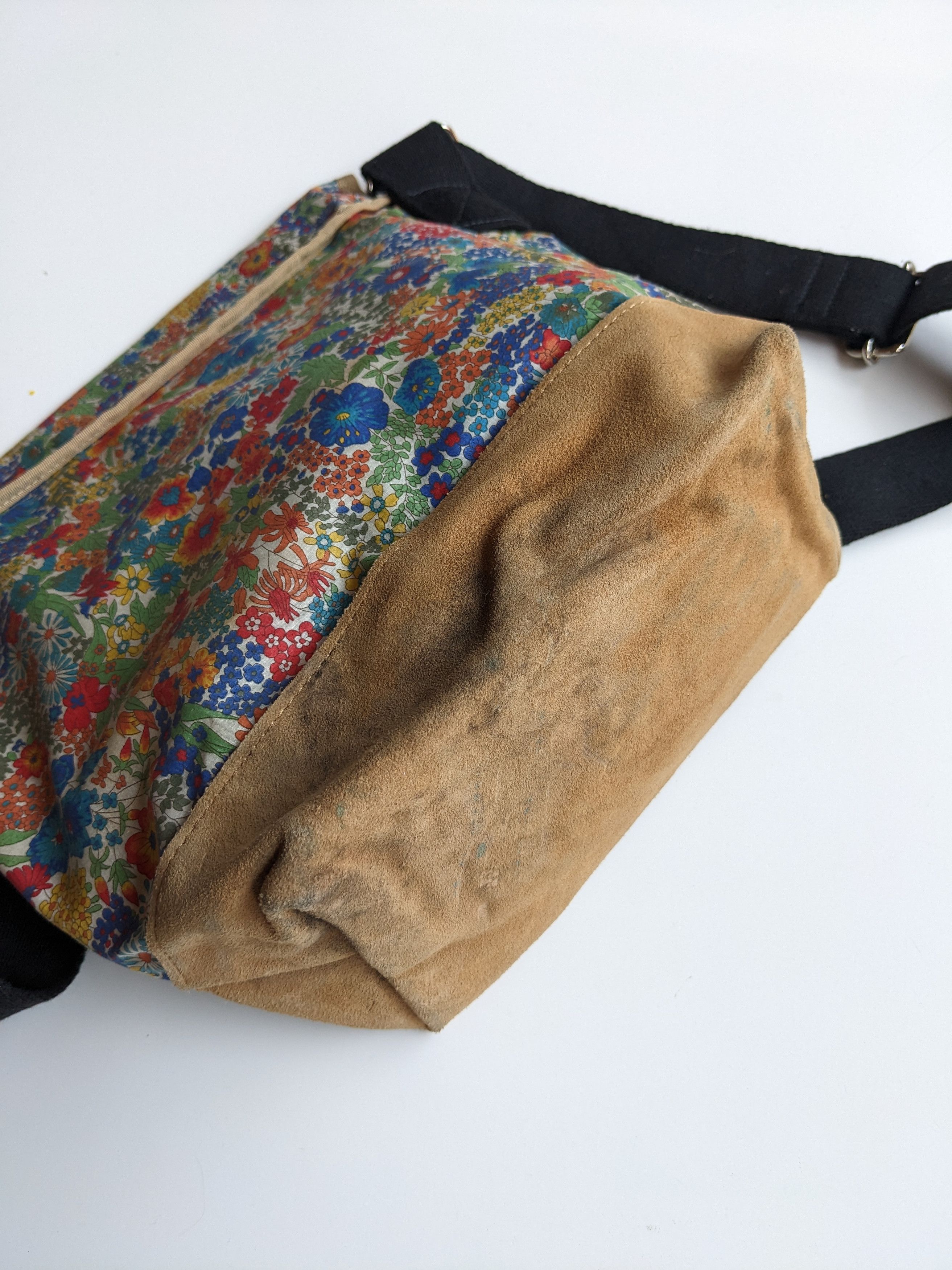 Outdoor Research Outdoor floral suede sling bag Size ONE SIZE - 4 Thumbnail