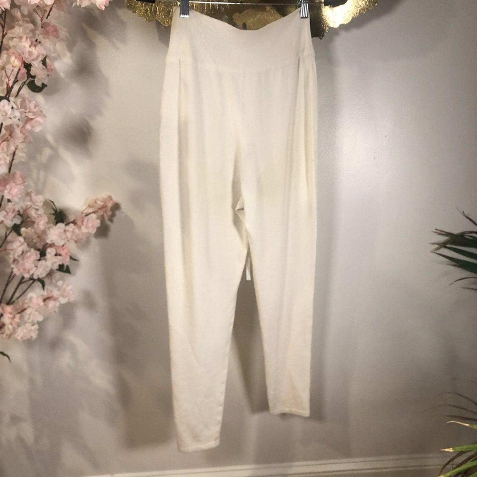 Live The Process Live the process pants joggers in white. Size 28" / US 6 / IT 42 - 7 Thumbnail