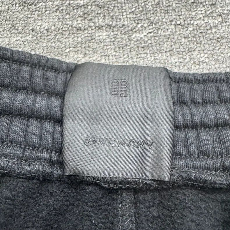 Givenchy Givenchy SizeL Chain Decoration Printed Shorts Size US 35 - 2 Thumbnail